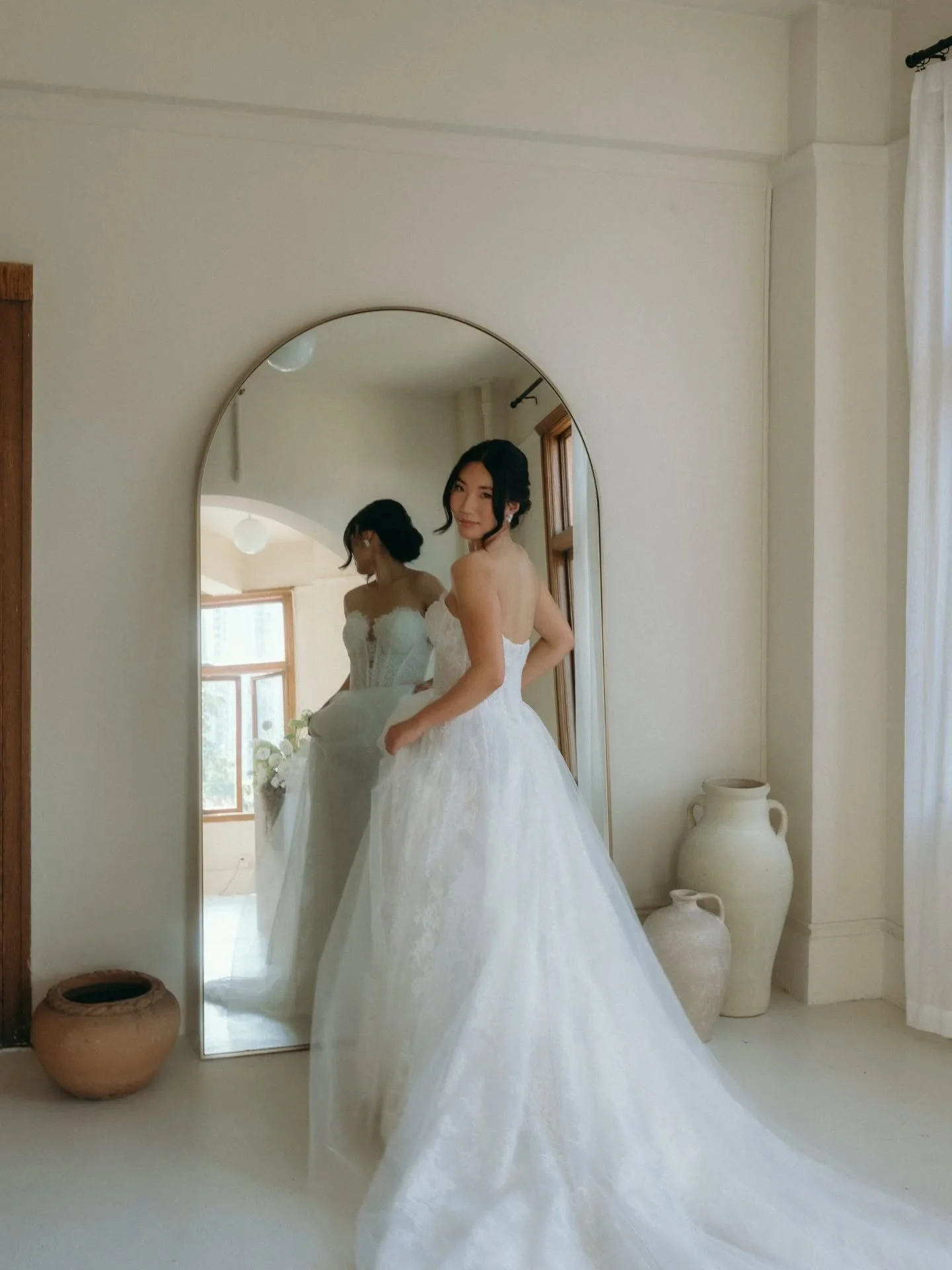 Say hello to Alice, an @everly_bridal exclusive 💖

Romantic lace, a dreamy corset bodice, and all the floaty magic you could want 💫

Get ready to fall in love with ALICE ~ 🗓️ link in our bio to book your appointment @everly_bridal

Photo credit @s