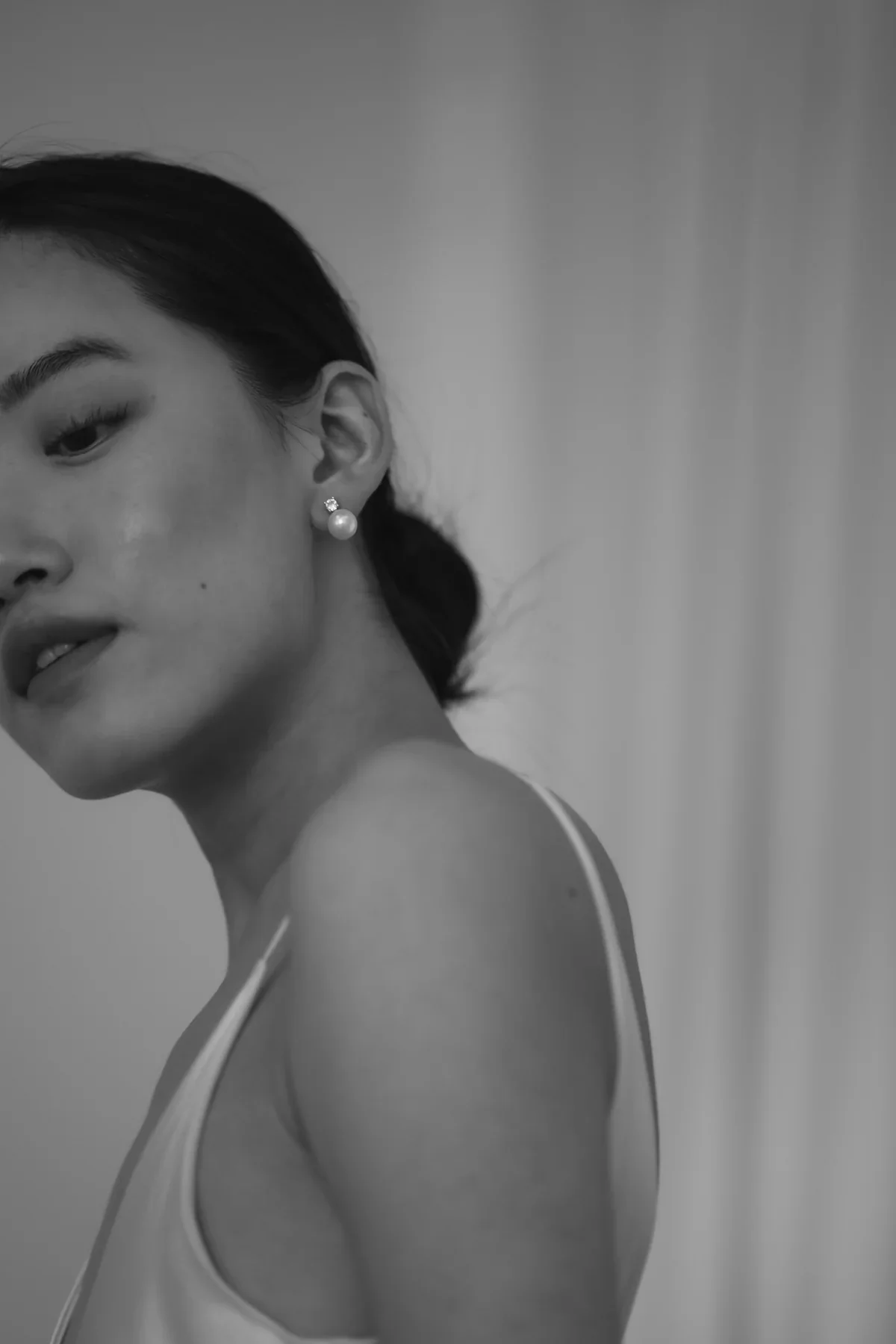 Studio Bride_Crystal Pearl Stud Earrings-3.webp