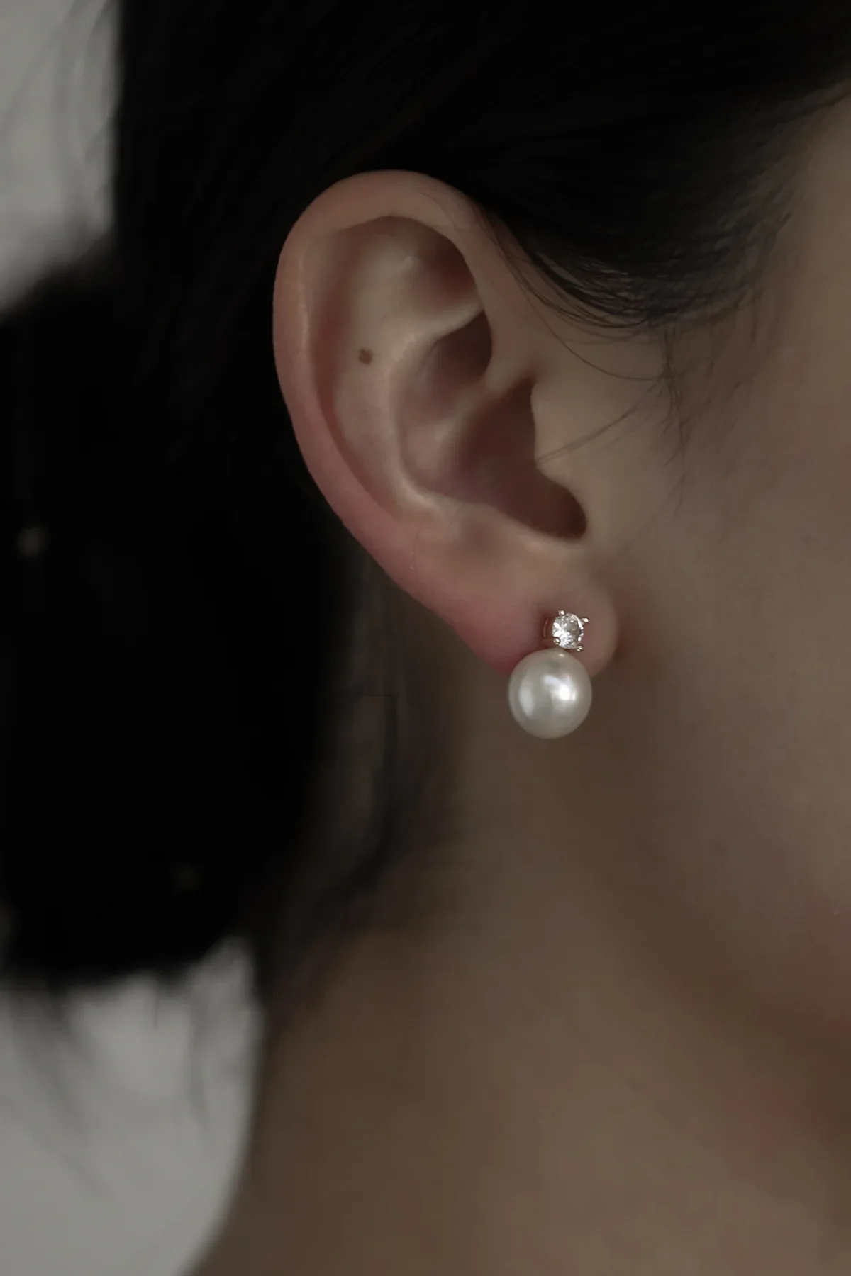 Studio Bride_Crystal Pearl Stud Earrings-2.webp