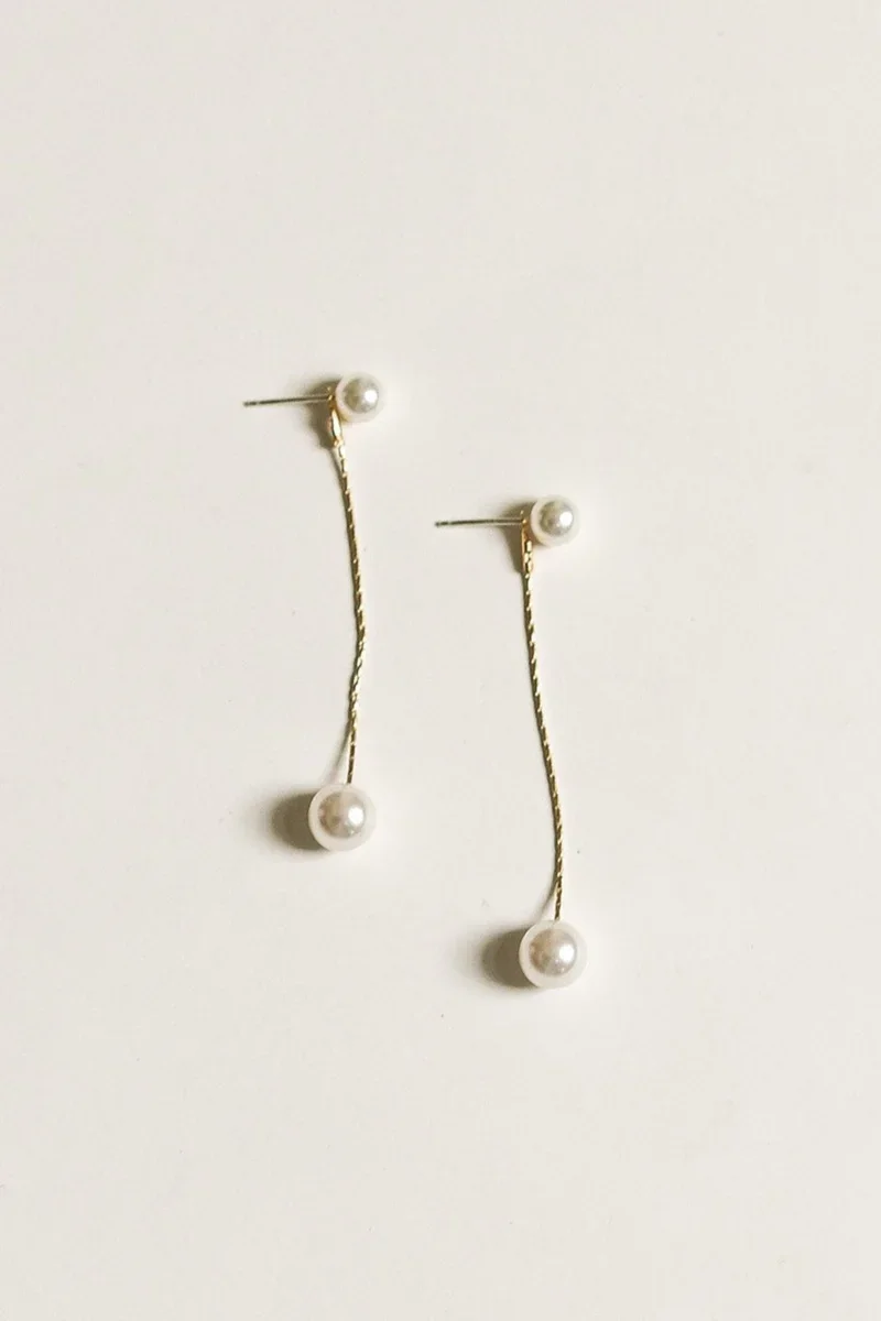 ab-ellie-2-1 Minimal Pearl Strands.webp