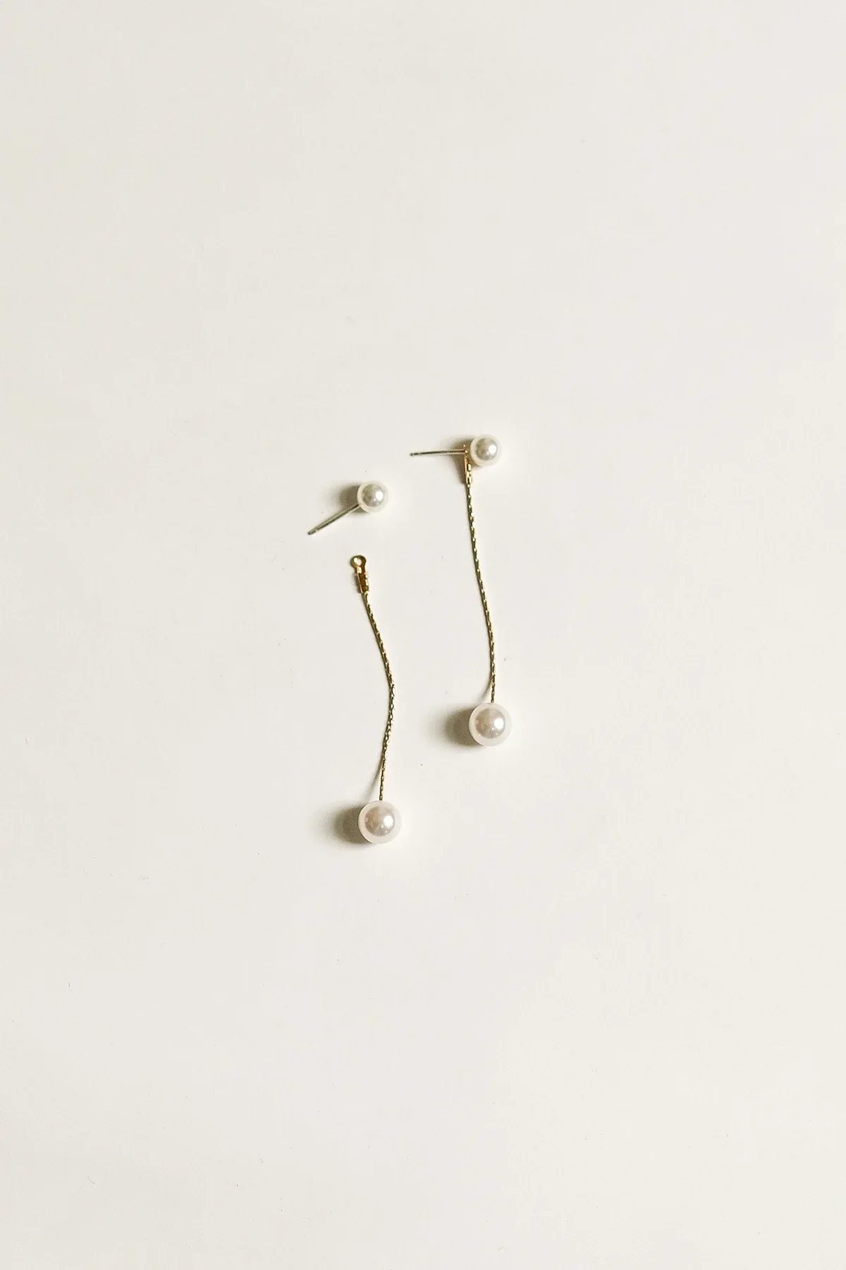 ab-ellie-2-1 Minimal Pearl Strands-2.webp