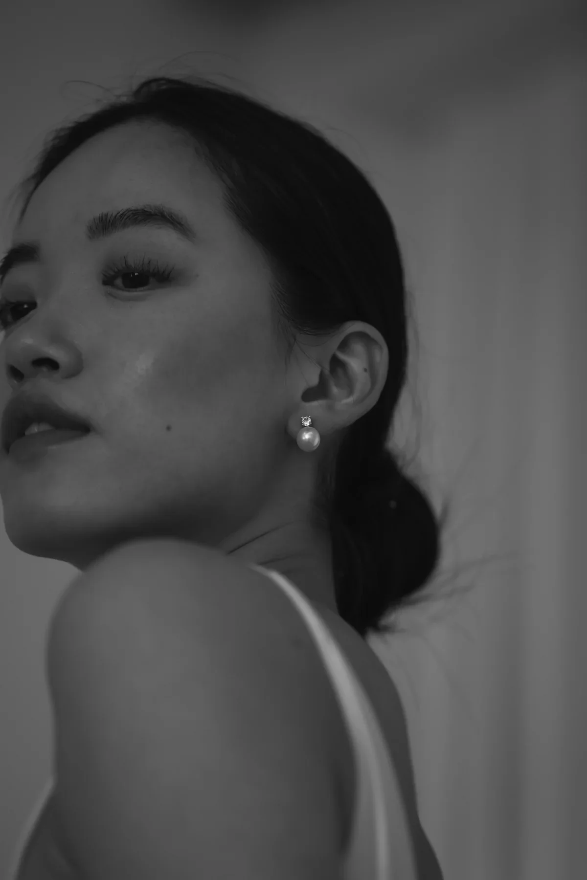 Studio Bride_Crystal Pearl Stud Earrings-1.webp