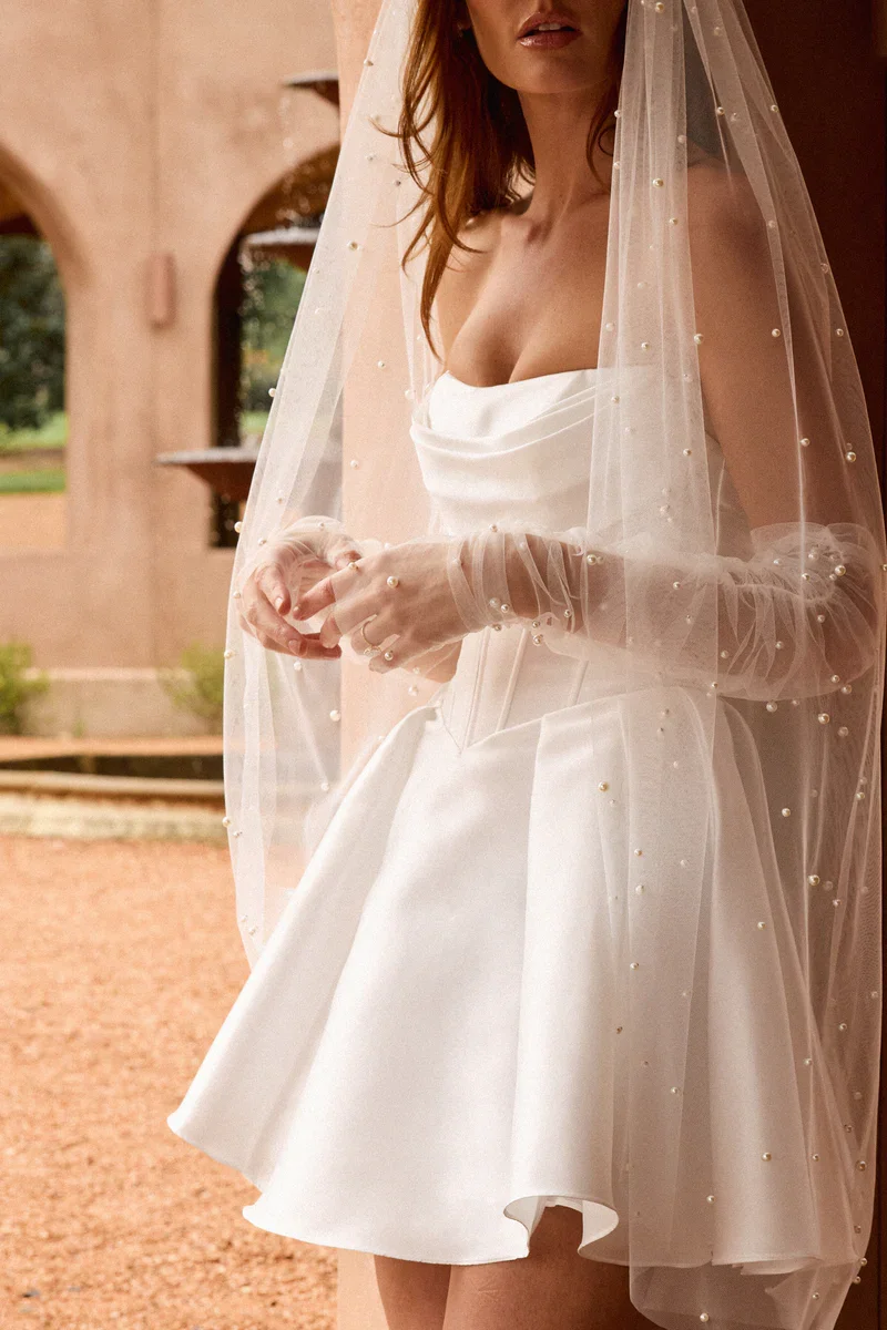 Made With Love Fingertip Pearl Veil — Everly Bridal display picture 1