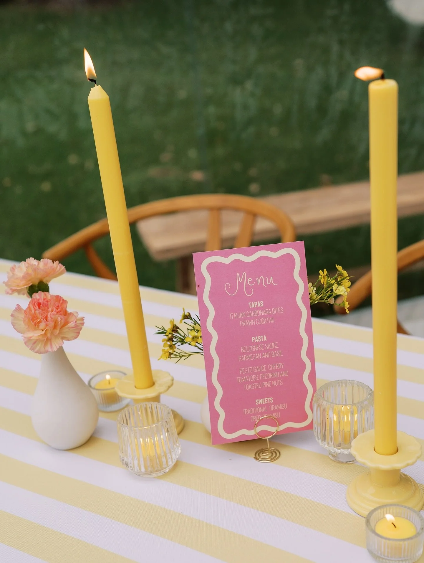 A weekender away for Ali &amp; Daz, spent fangirling over a dream couple and dream team.

Key moment: Ali swapping out the bouquet, for a @billsons1865 grape burst for the aisle exit ✨

Lovers @_alisonjb &amp; @_darrylss 
Planning @honeyeventsperth 
