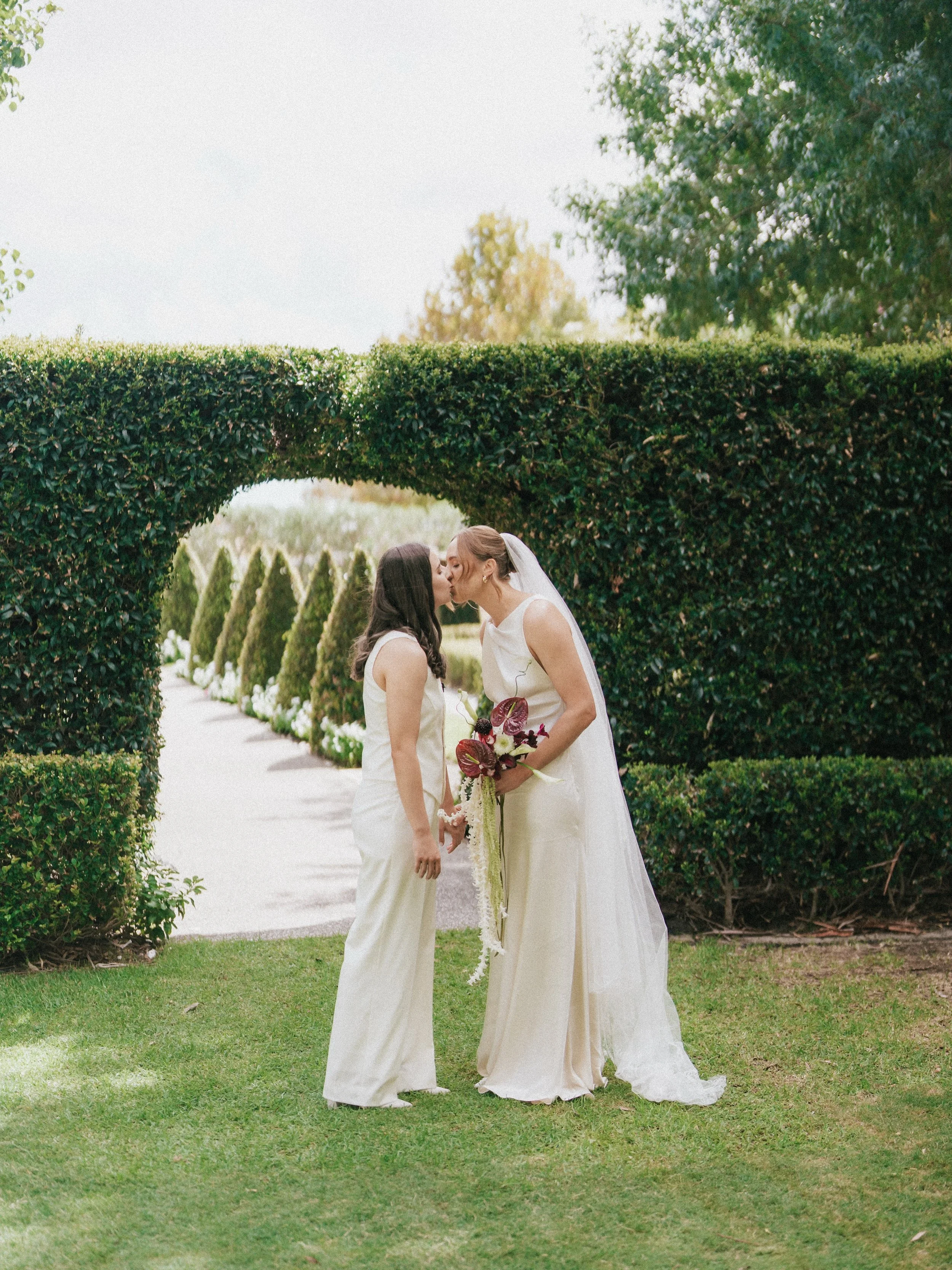 20 snaps from our favourite Sunday 🫶🏼

Lovers @jadekatz_ + @mikaylacongram 
Planners @honeyeventsperth 
Florals @sonny_and_willow 
Photography @eeriksandstrom 
Videography @myrfilms 
Venue @oldyoungsweddings 
Draping @specialoccasionswa 
Lighting @