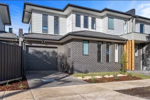 4 Reasons We Recommend Old Over New Property