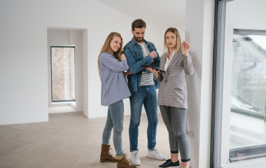 Real estate agent explaining property responsibilities to renters during a rental inspection