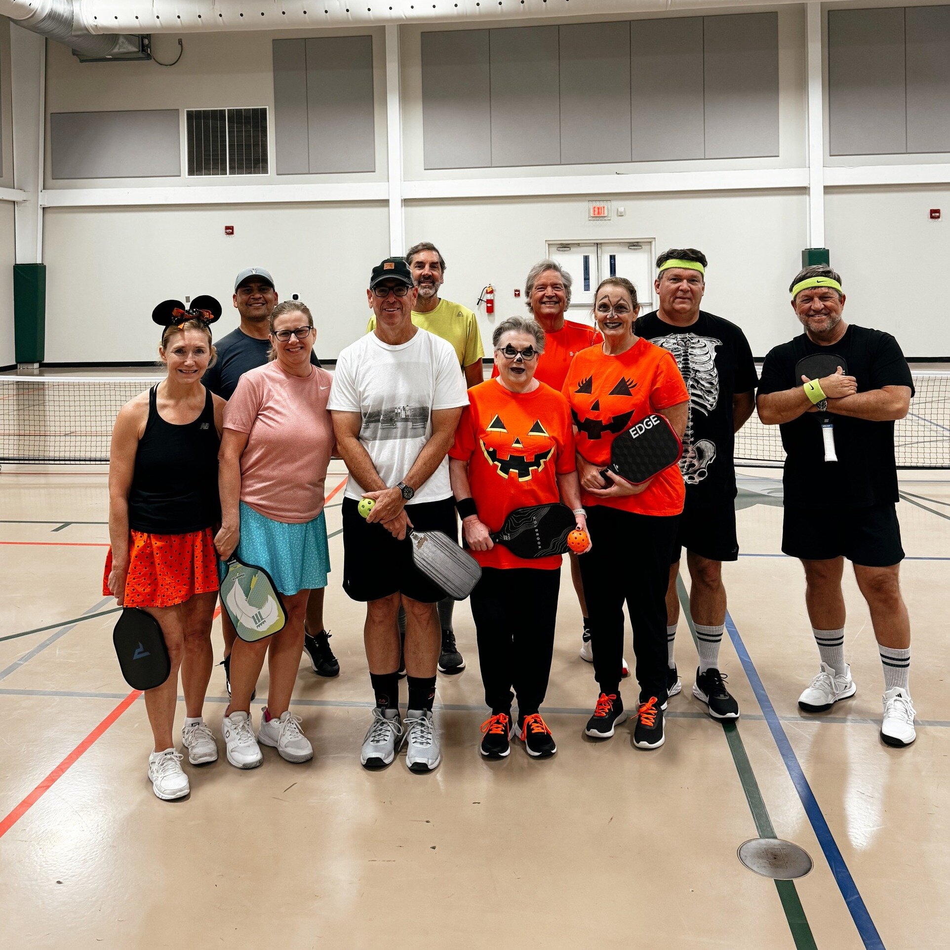 Ain&rsquo;t no party like a Pickle Jar party 🕷️👻 🎃 
Thanks to all who joined in for a wicked good time on the court! 
#HauntedPickleball #CreepinItReal #PickleballFrights #jointhejar #thepicklejar #pickleball #jacksonms #Mississippi #dink #picklej