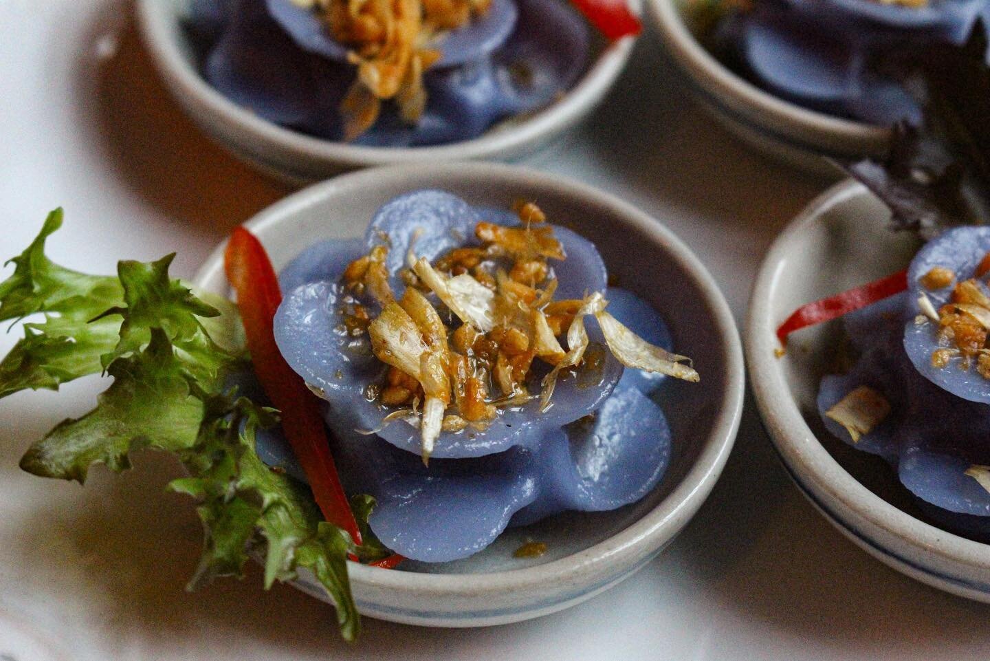 Feast your eyes on this gorgeous little dish!

Shaw Muang brings you minced chicken inside a warm radish dumpling, and is topped with crispy garlic. Unless you decide it&rsquo;s too beautiful to eat, you won&rsquo;t regret the flavors it brings to yo