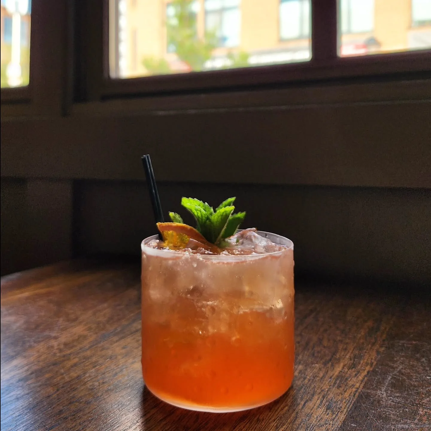 🌞 Warm weather calls for 

Beautiful drinks 🍾! Enjoy a sunshine stroll, then stop in for a lovely drink and meal during happy hour!

Remember that every new day is a special occasion, so always live it up 🎉

See you at The Dara! ✌

.
.
.
.
.
.
.
.