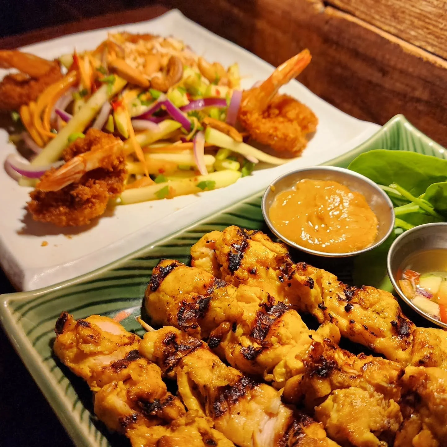 Hungry? 😋 

Grab a friend and come join us for a yummy dish! Whether it's an intimate dinner or an afternoon snack; everyone is always welcome 🤗.

See you soon 🙏🏻

Pictured:
-Chicken Satay
-Shrimp Tempura (happy hour)

.
.
.
.
.
.
#fellspoint #fe