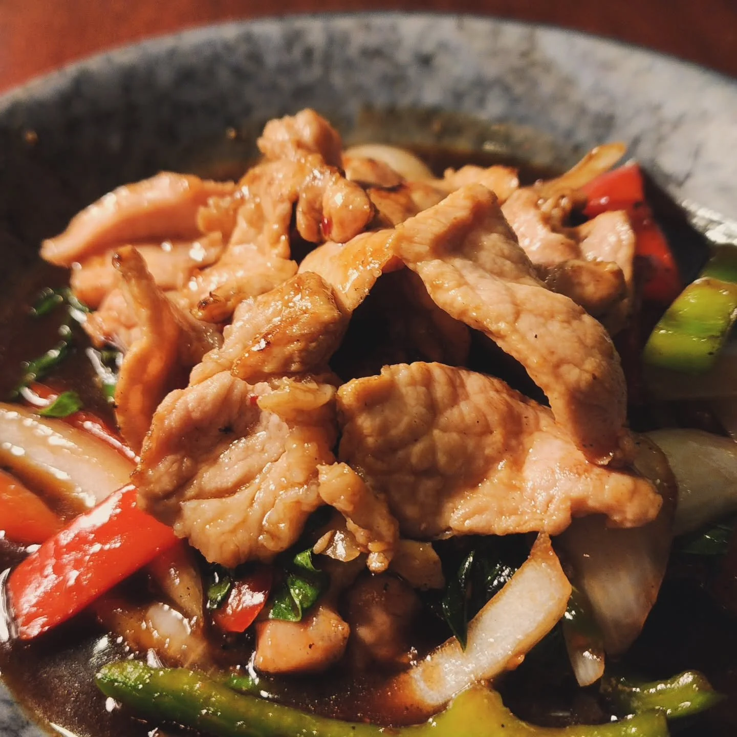 Craving something flavorful and authentic?

Join us this evening for a delicious Thai dish like Pad Kra Praow! Perfect for a cozy night out or a relaxing dinner at home. Come taste the magic, but go easy on the spice🌶 😉 

🙏🏻🇹🇭

.
.
.
.
.
.
#fel