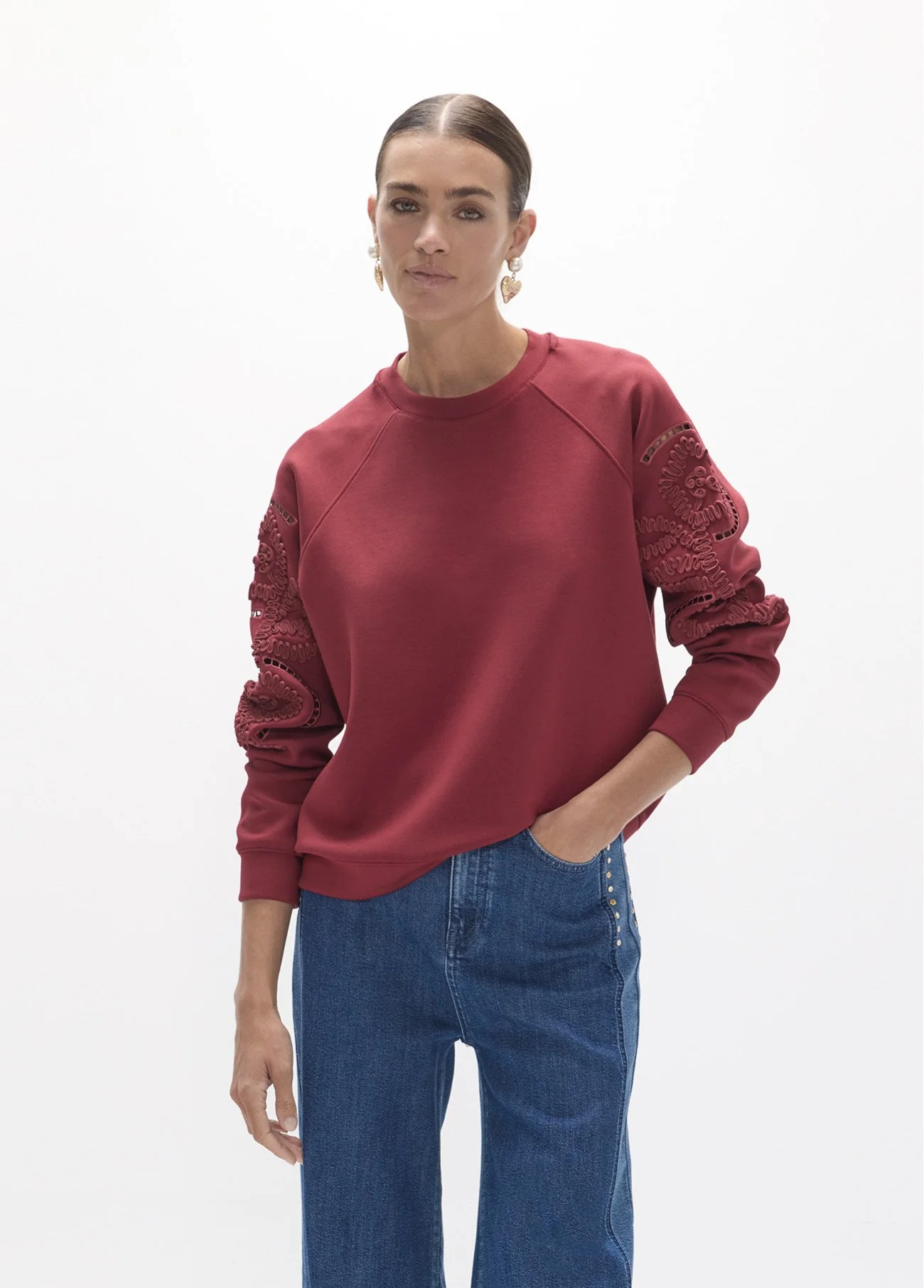 sudadera-manga-raglan-cuello-caja-pinza-bordado-de-flores-en-ambos-brazos (1).jpg