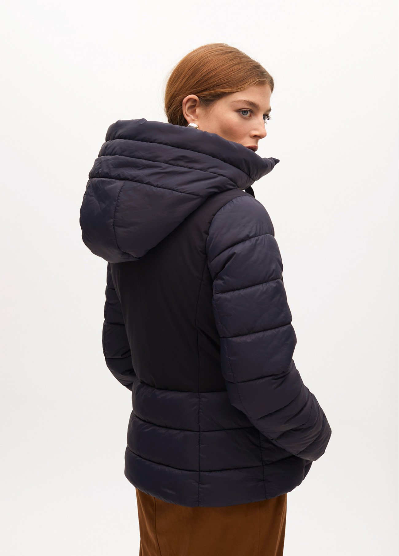 anorak-corto-acolchado-entallado-a-contraste (2).jpg