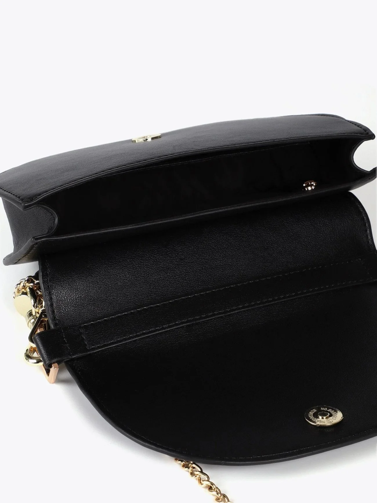bandolera-media-luna-con-solapa-asa-corta-trenzada-y-detalles-metalicos+%284%29.jpg