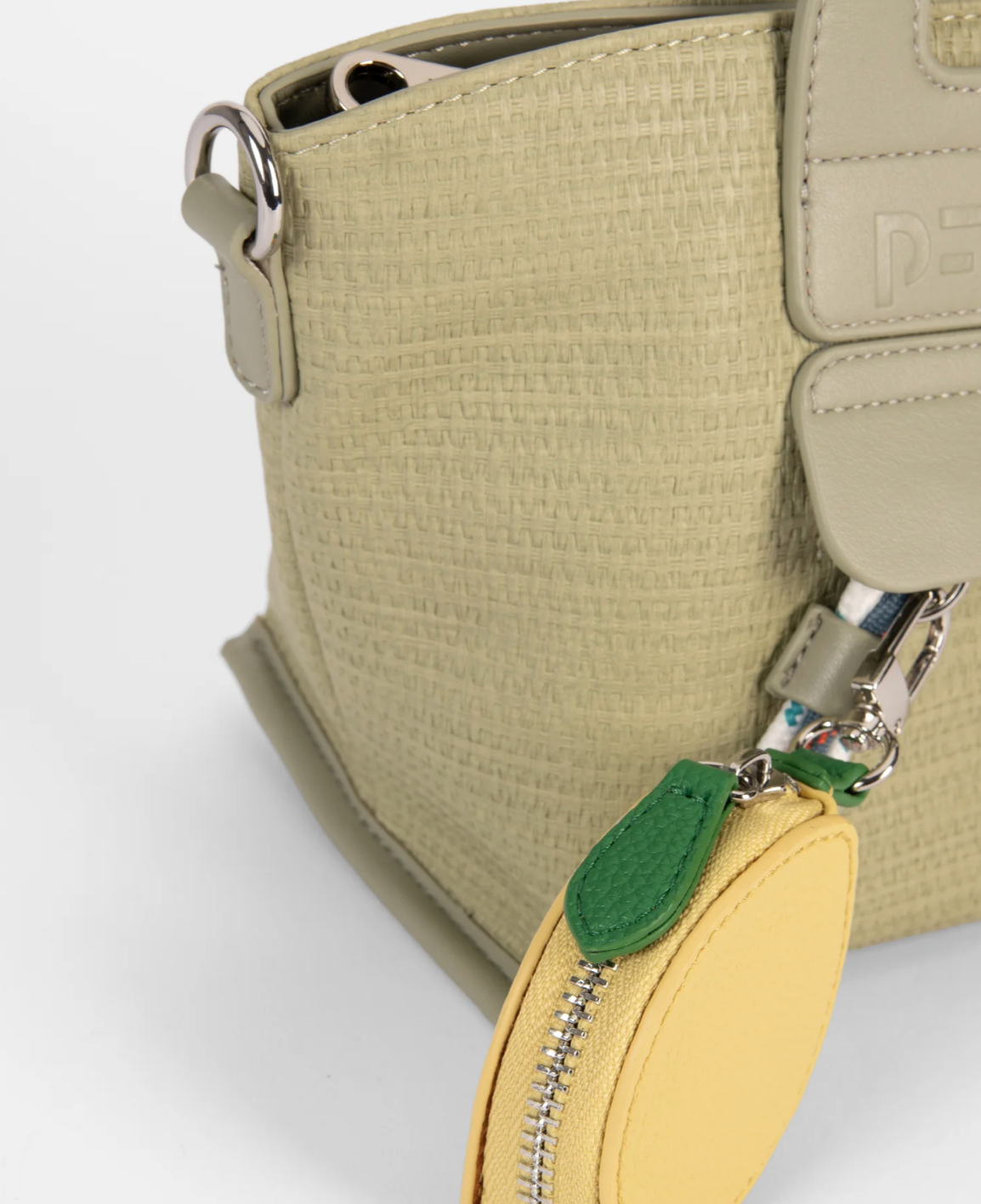 261131-bolso-mano-verde-pm1.png