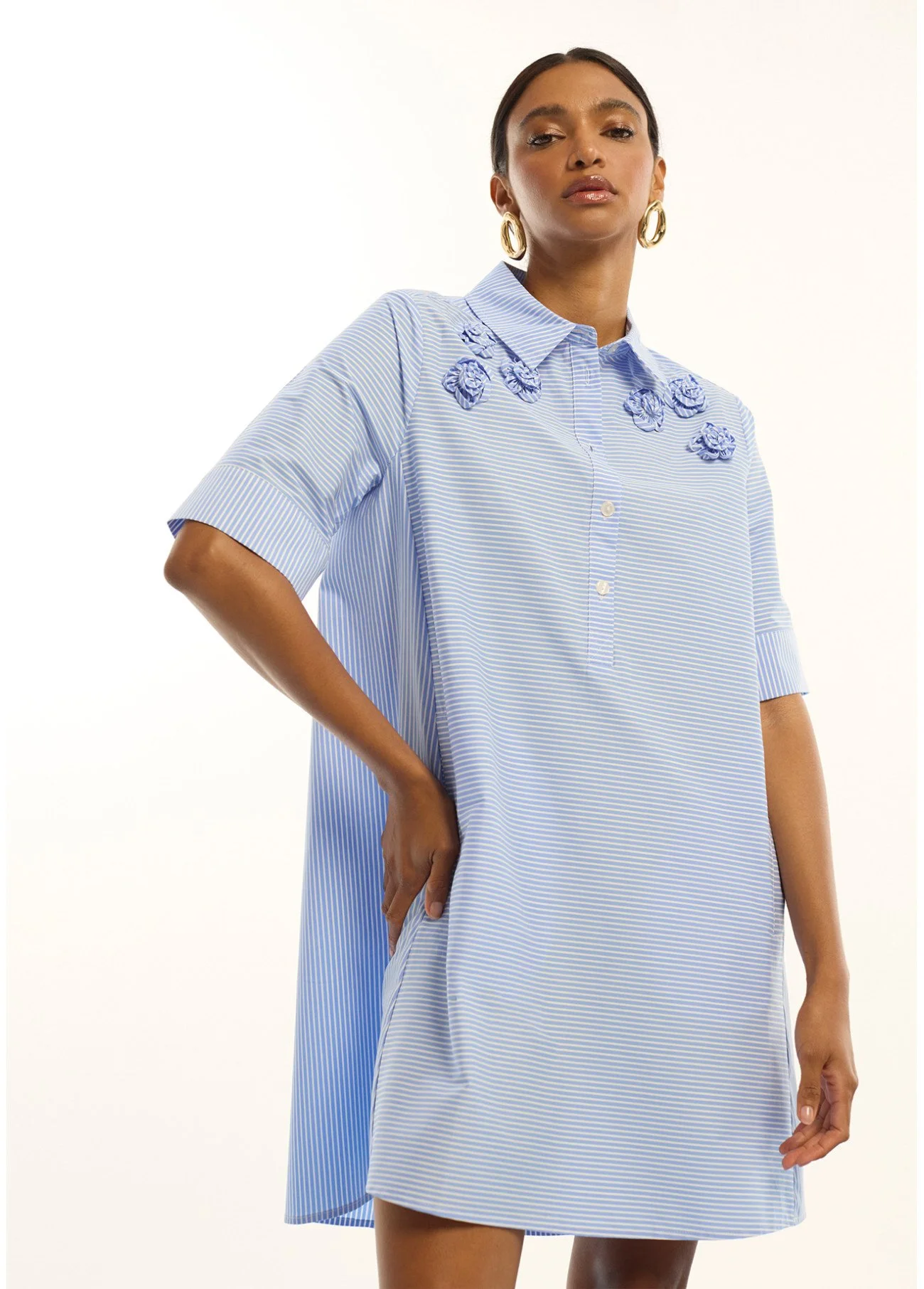 vestido-corto-popelin-rayas-flores-bordadas (2).jpg