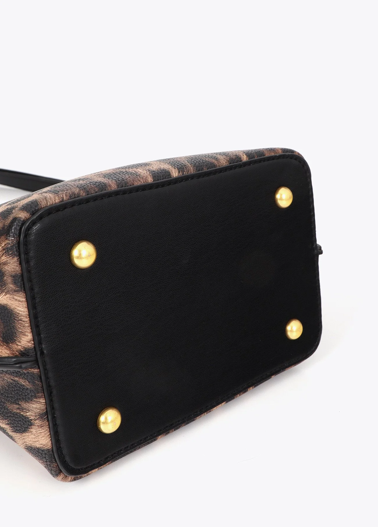 bandolera-con-detalle-de-cadena-y-logo-leopardo (3).jpg
