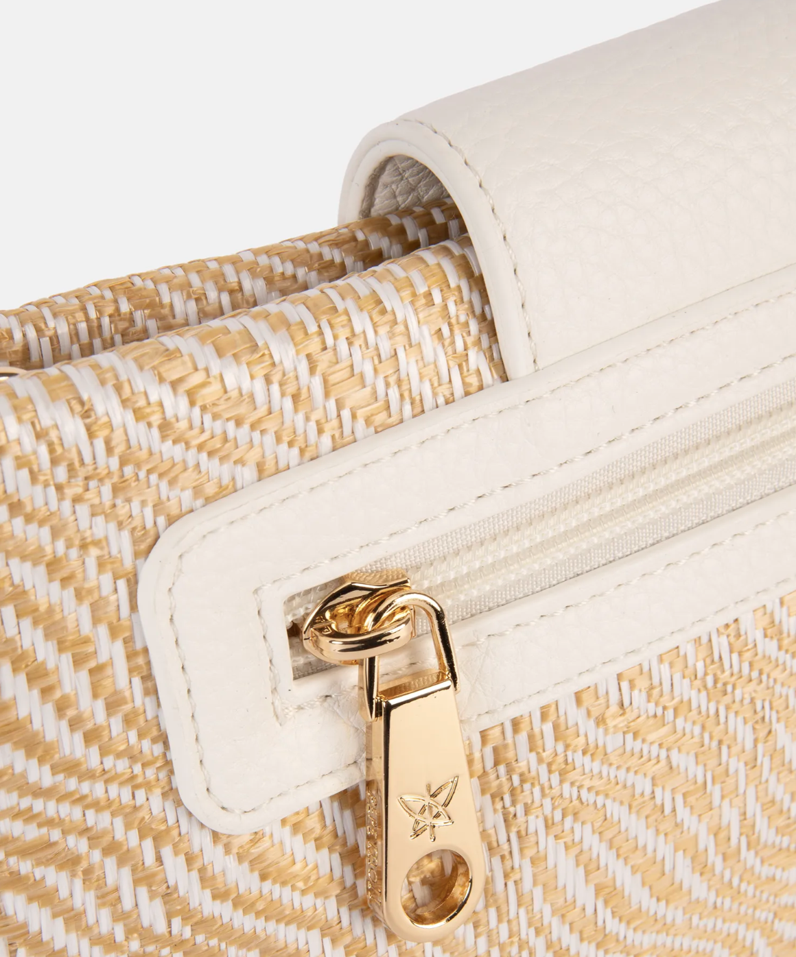 cartera-mano-rafia-blanco-pepe-moll2.png