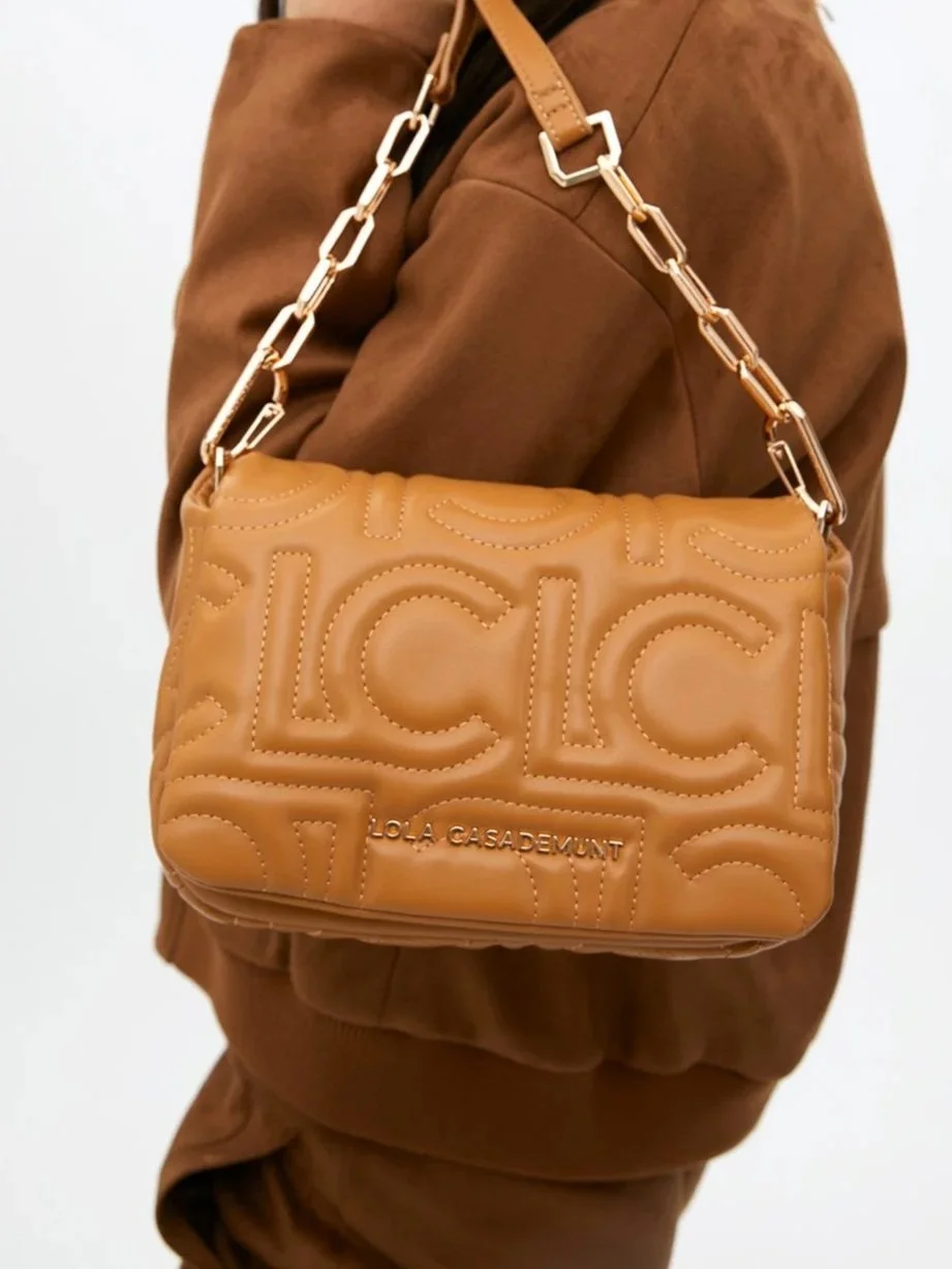 sac-bandouliere-matelasse-a-logo-en-similicuir-avec-sangle-chaine-mixte.jpg