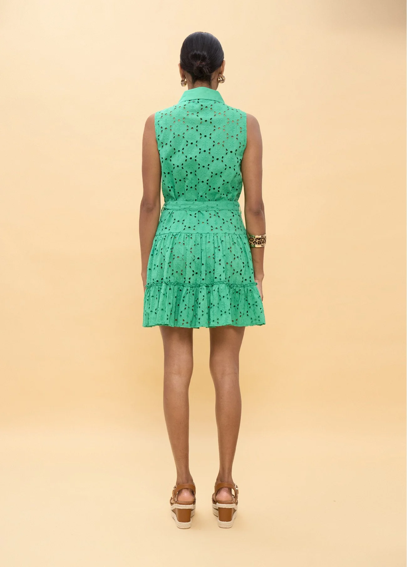 vestido-corto-volantes-bordado-suizo (2).jpg