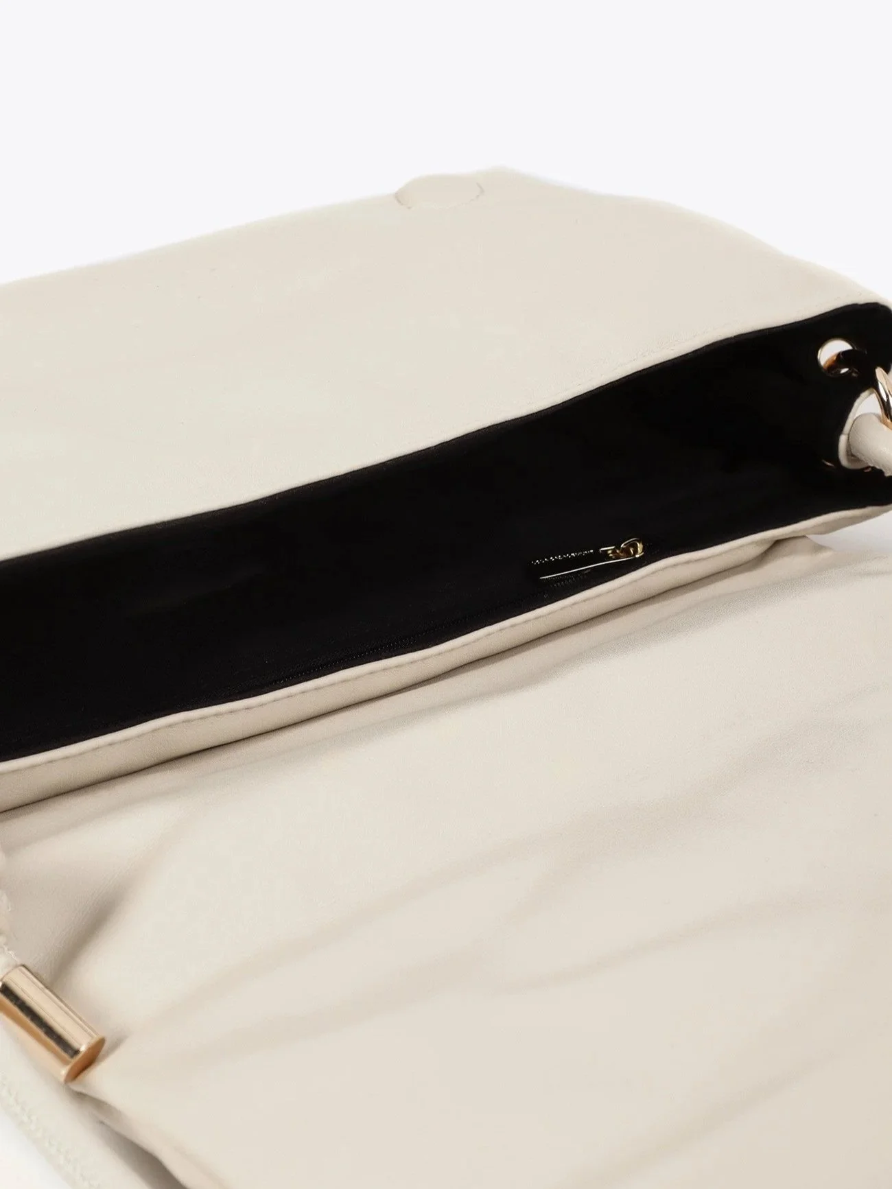 bandolera-acolchada-efecto-piel-con-tachas-redondas-xl+%282%29.jpg