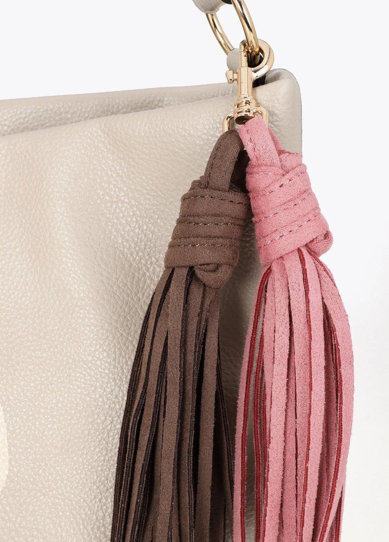 shopper-efecto-piel-con-detalle-logo-en-el-asa-y-pompones (3).jpg