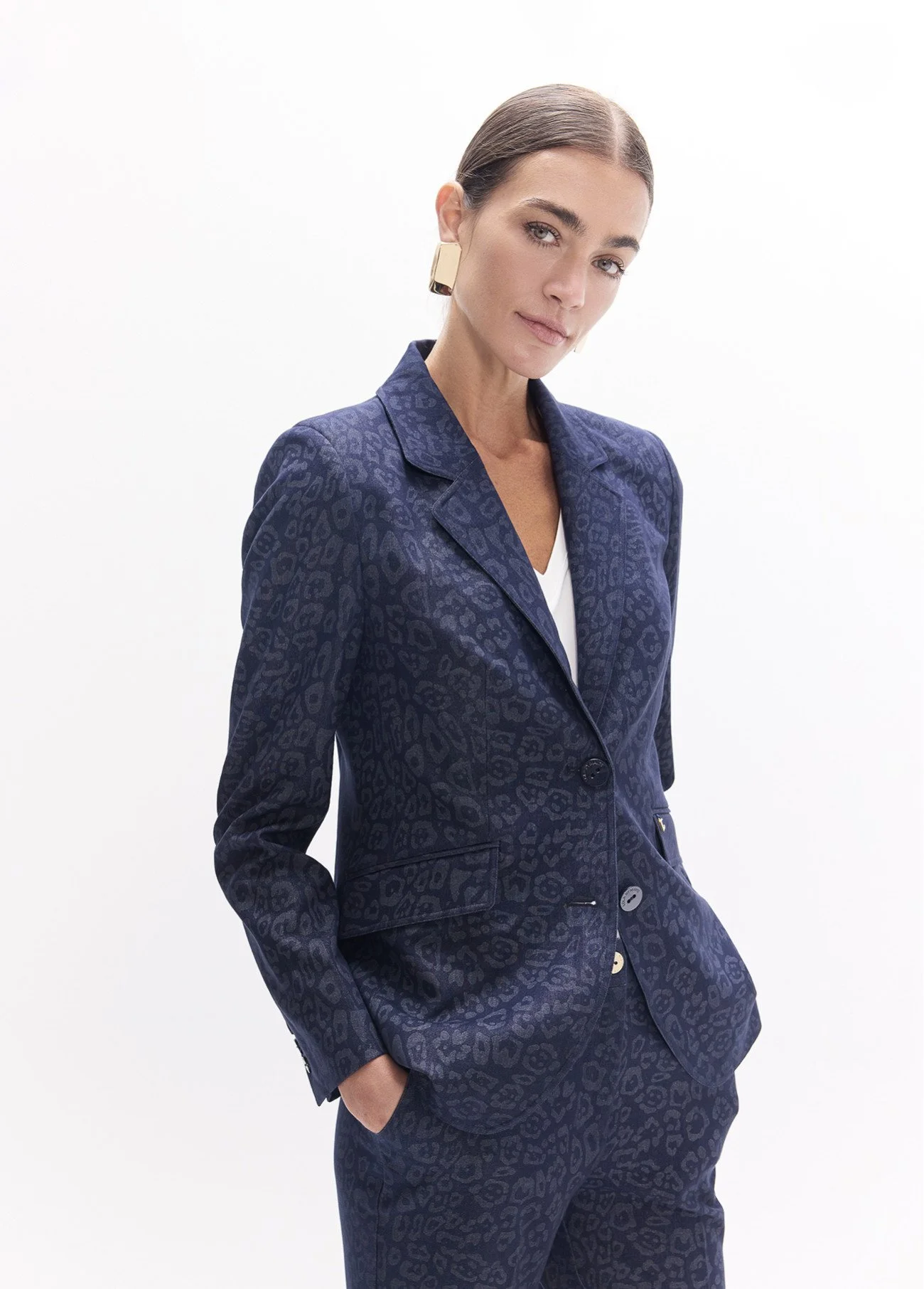 americana-entallada-en-micropana-estampado-cashmere.jpg