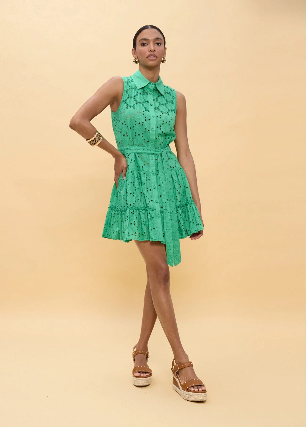 vestido-corto-volantes-bordado-suizo (3).jpg