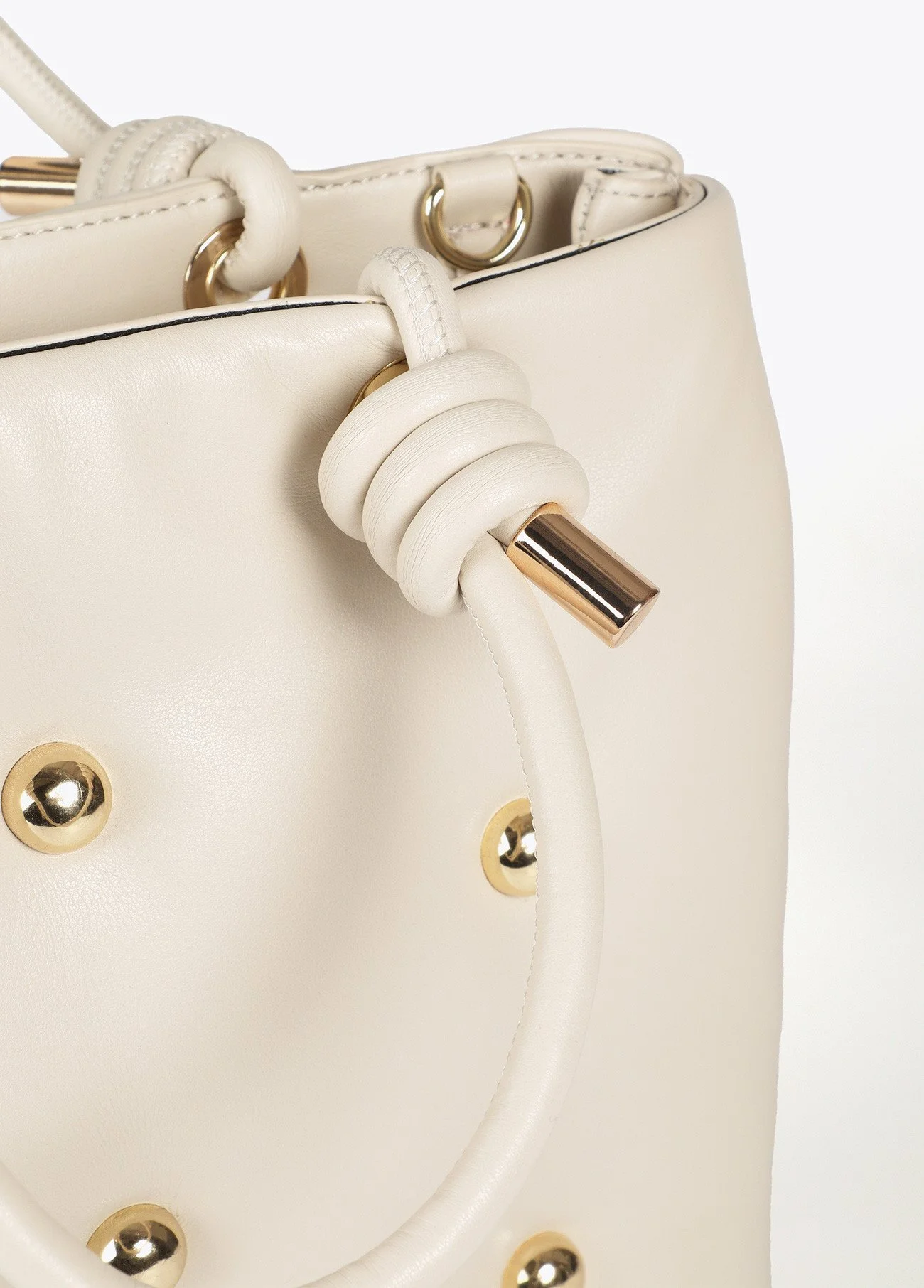 bolso-acolchado-efecto-piel-con-tachas-redondas-xl (5).jpg