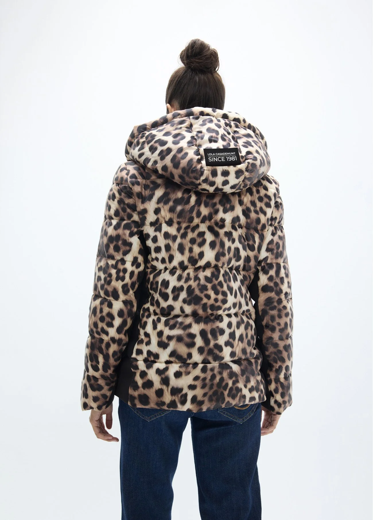 anorak-entallado-estampado-leopardo (2).jpg