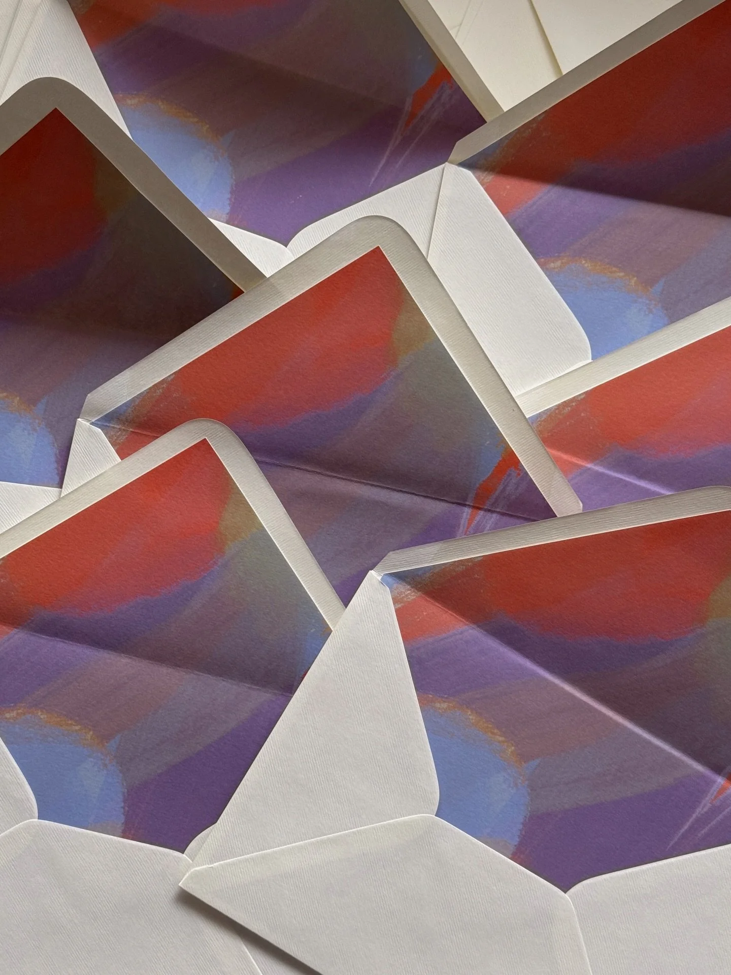 A colorful invitation suite, layered with intention 🌞 A closer look at how the details come together, from assembly to the full reveal.

So ready for 2026 🕊️

MAKTUBI is a wedding stationery studio designing fashion-forward, editorial invitations a