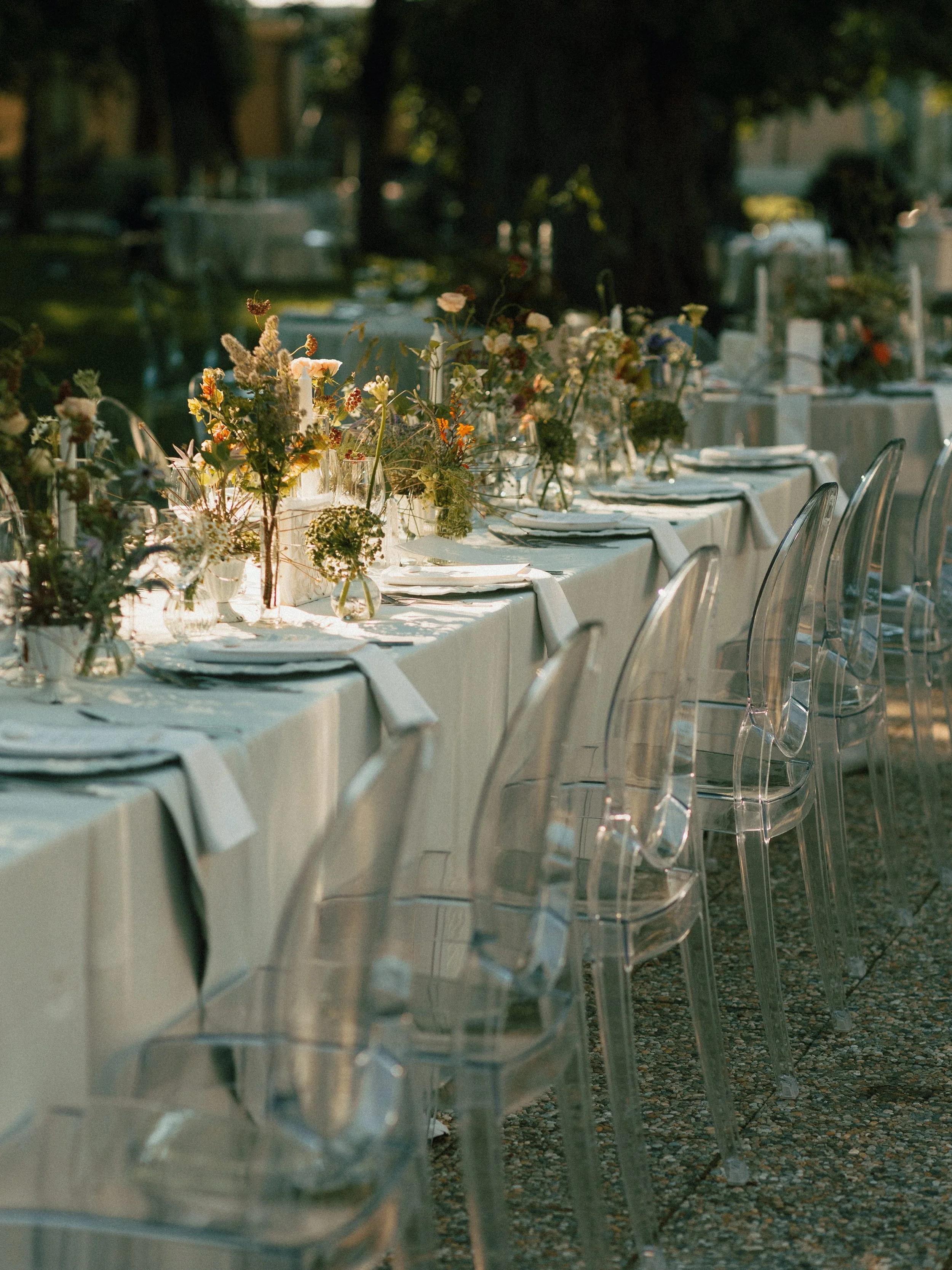 D&amp;A

wildflowers, beautiful people and wedding stationery that feels like it belongs there 🌻

&mdash;

Photo &amp; Video @jigovan_
Flowers @nocturn.flowers 
Planning @eventsbyanna.ro 
Venue @domeniulmanasia
