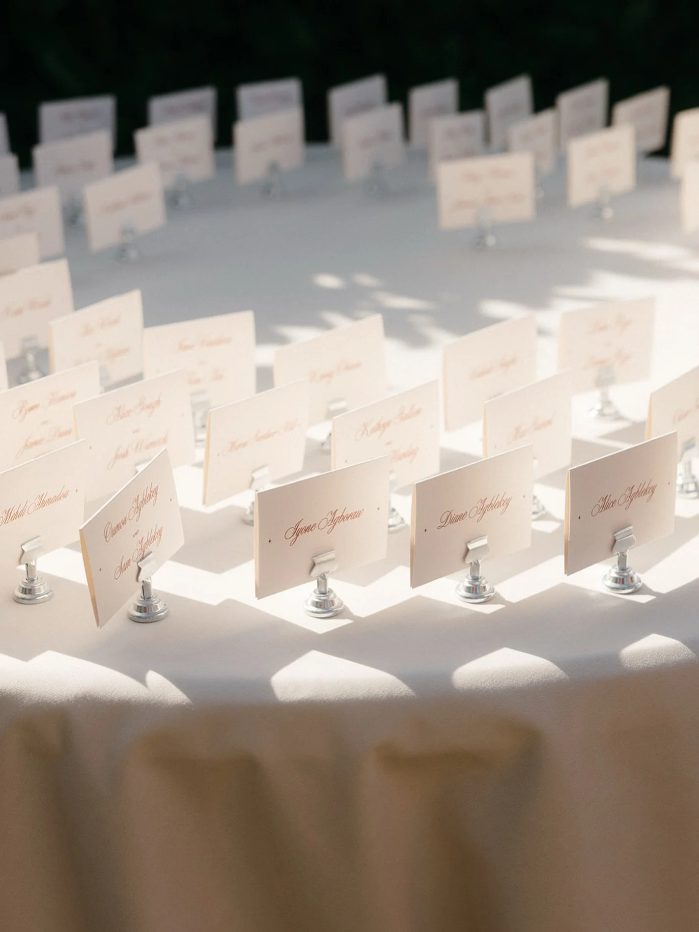 A moment for these chic escort cards 💌 D&amp;H. 

&mdash;

MAKTUBI is a wedding stationery studio designing fashion-forward, editorial invitations and paper goods for modern celebrations worldwide.

@thelightboxtales
@rhapsody_planner