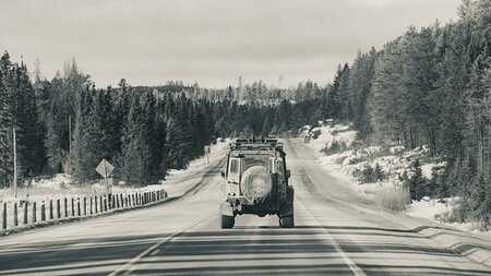 westbound 🌬️ crossing canada day 5, 3000 km covered. 
on the road with the magic, the dullness, the laughs, the tension, the goals, the ever-changing plans. wouldn't be without any of it 🤍 @defender.x #landrover #defender #defender110 #landscape #a