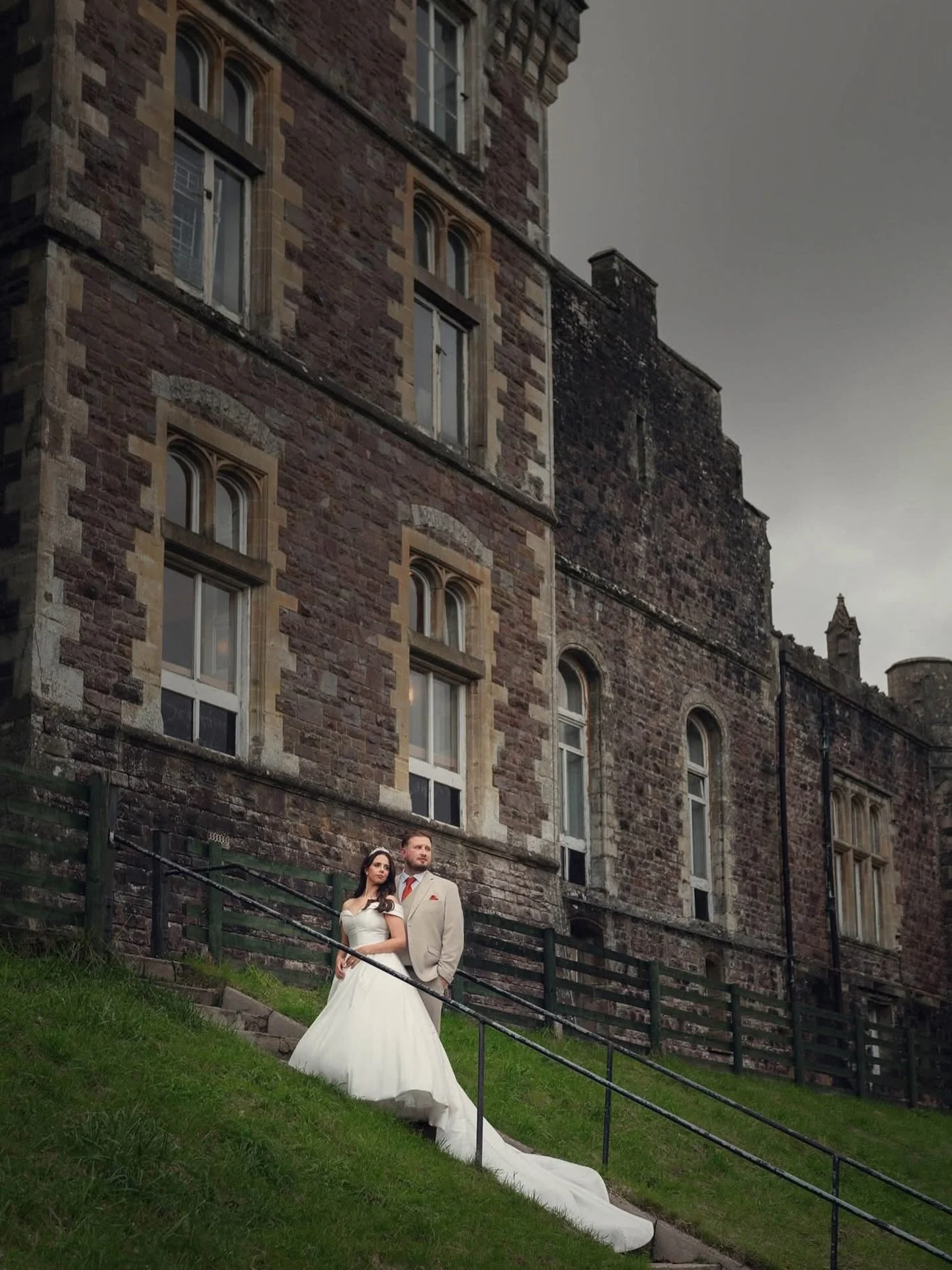 Libby and Jack took a moment together to enjoy the stunning views and surroundings of @craigynoscastle 💞

#ajtimages #alternativeweddingphotographer #craigynoscastle #craigynosweddingphotography