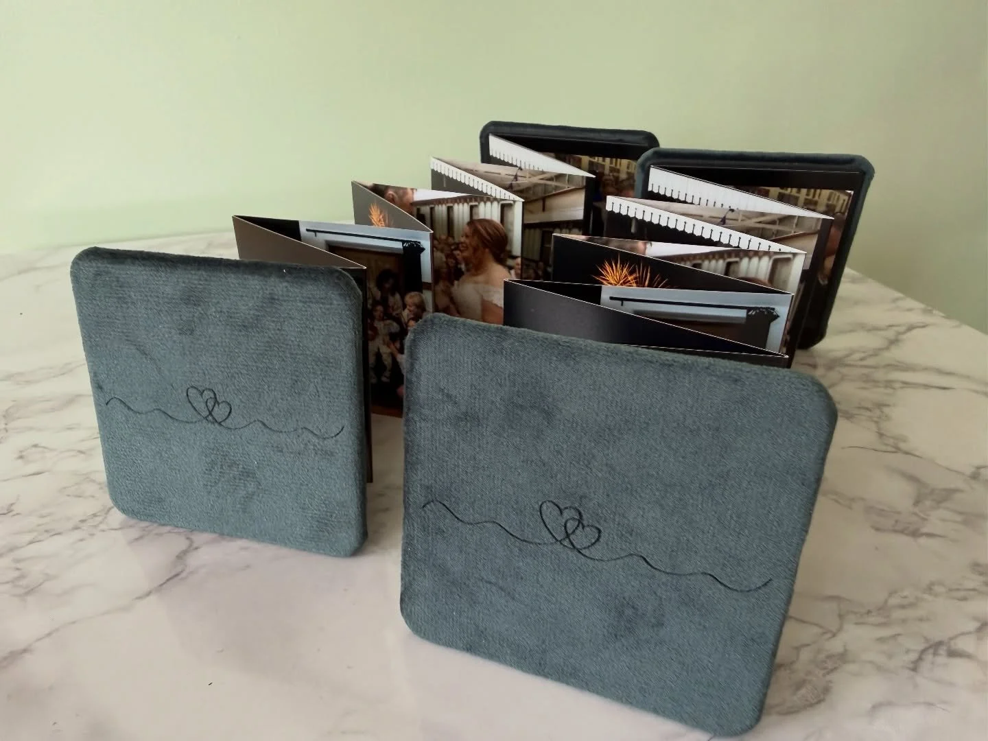 We love these mini accordion albums, they make the perfect gift 🎁 8x8cm and hold upto 18 photos 💞

#ajtimages #alternativeweddingphotographer #weddingalbum