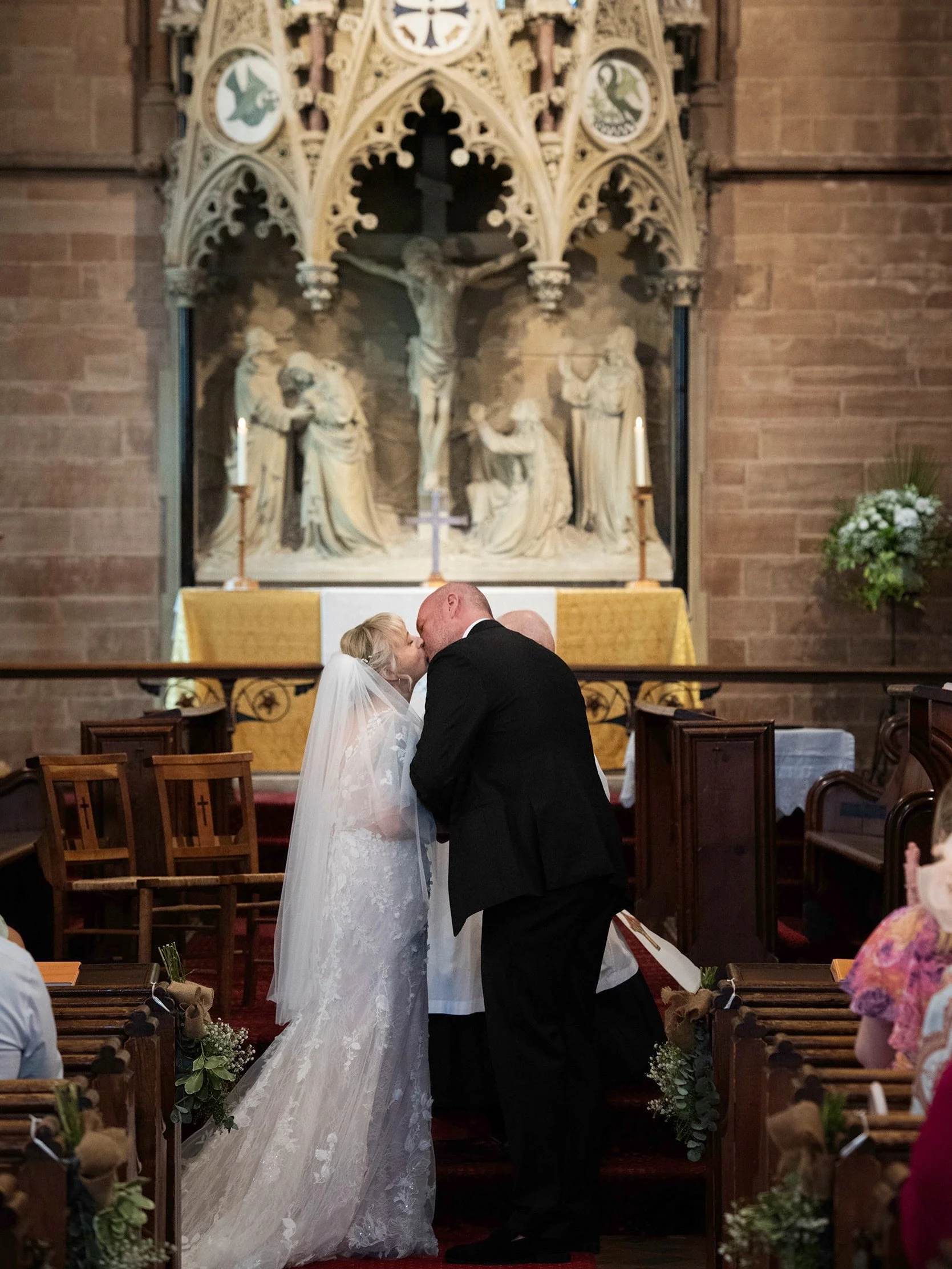 What a fantastic day we had yesterday with Emma and Alan who tied the knot at St Philip &amp; St James Church, followed by a fun filled reception at the lovely  @diglishousehotel 💞

#ajtimages #alternativeweddingphotographer #warwickshireweddingphot