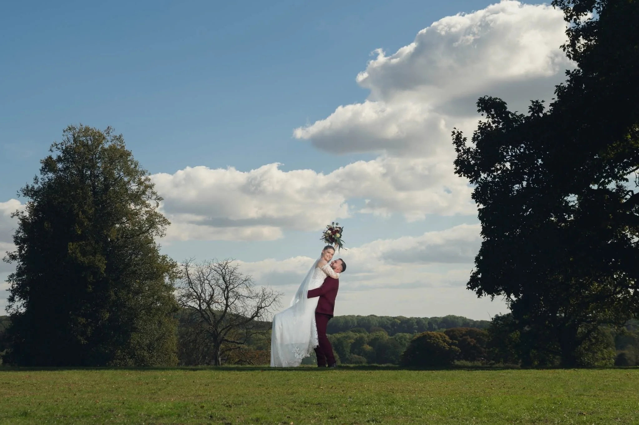 Sweeping lawns and bright blue skies made the perfect backdrop for Courtney &amp; Dustin at @ashtonlodgecountryhouse 💞

#ajtimages #alternativeweddingphotographer #ashtonlodgeweddingphotography