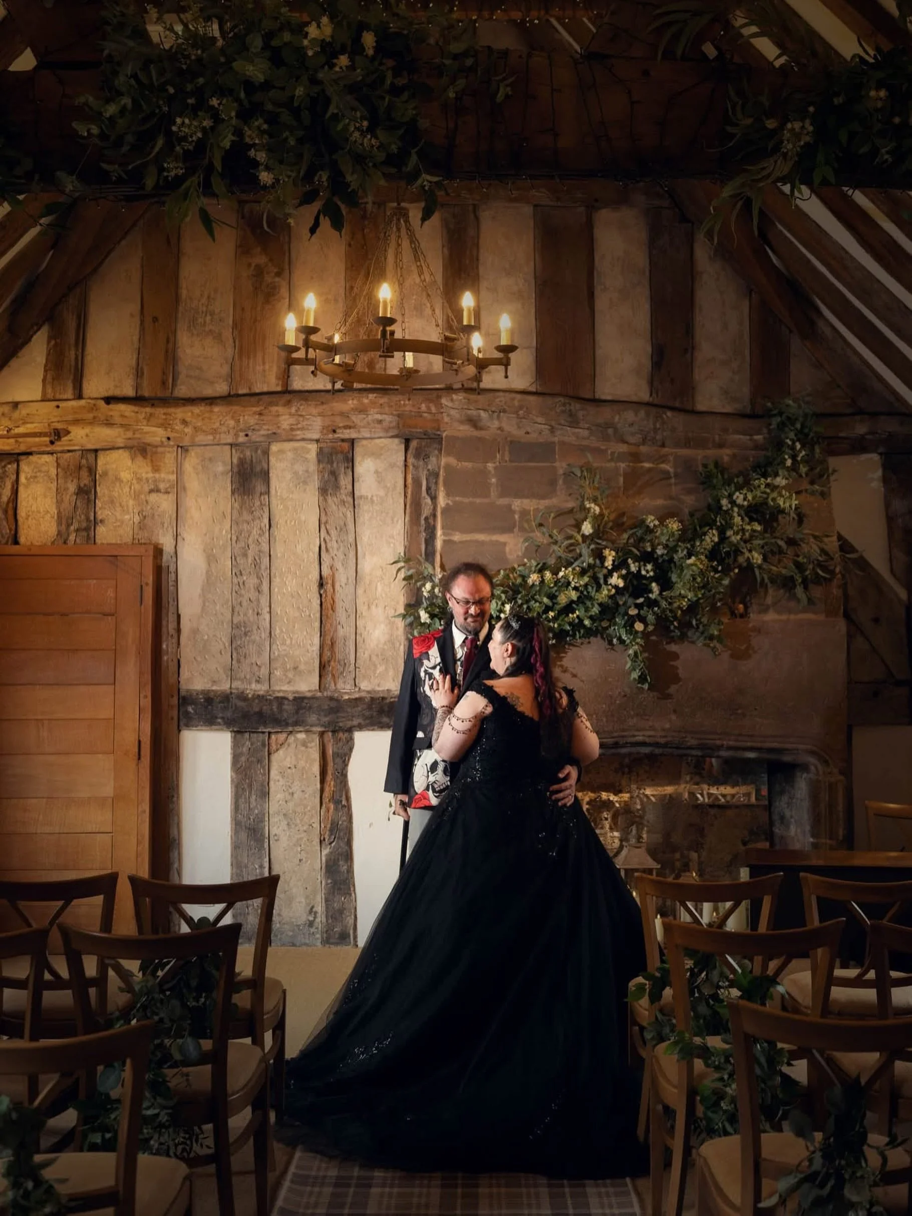 A little bit gothic, a little bit fairytale, and a whole lot of personality. Stacey and Gareth celebrated their gothic fairytale at @cheylesmoremanor1320 🖤

#ajtimages #alternativeweddingphotographer #warwickshireweddingphotographer #cheylesmoremano