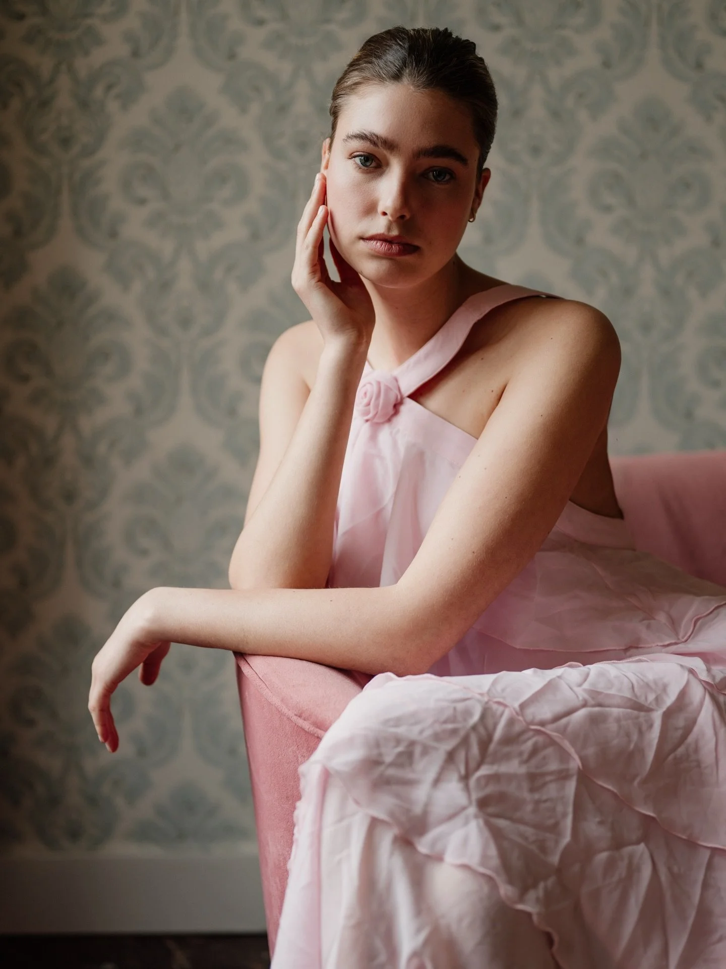 The pretty @jessielouw 🌸🤍 at @depastoriediemen photography, concept &amp; styling by me. #fashionphotographer #portraits #photographer #editorial #editorialphotographer