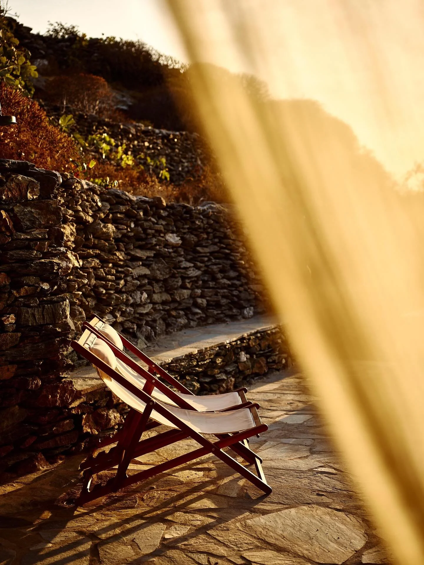 A bed, a terrace, a horizon.
The rest is just timing.
SPINA