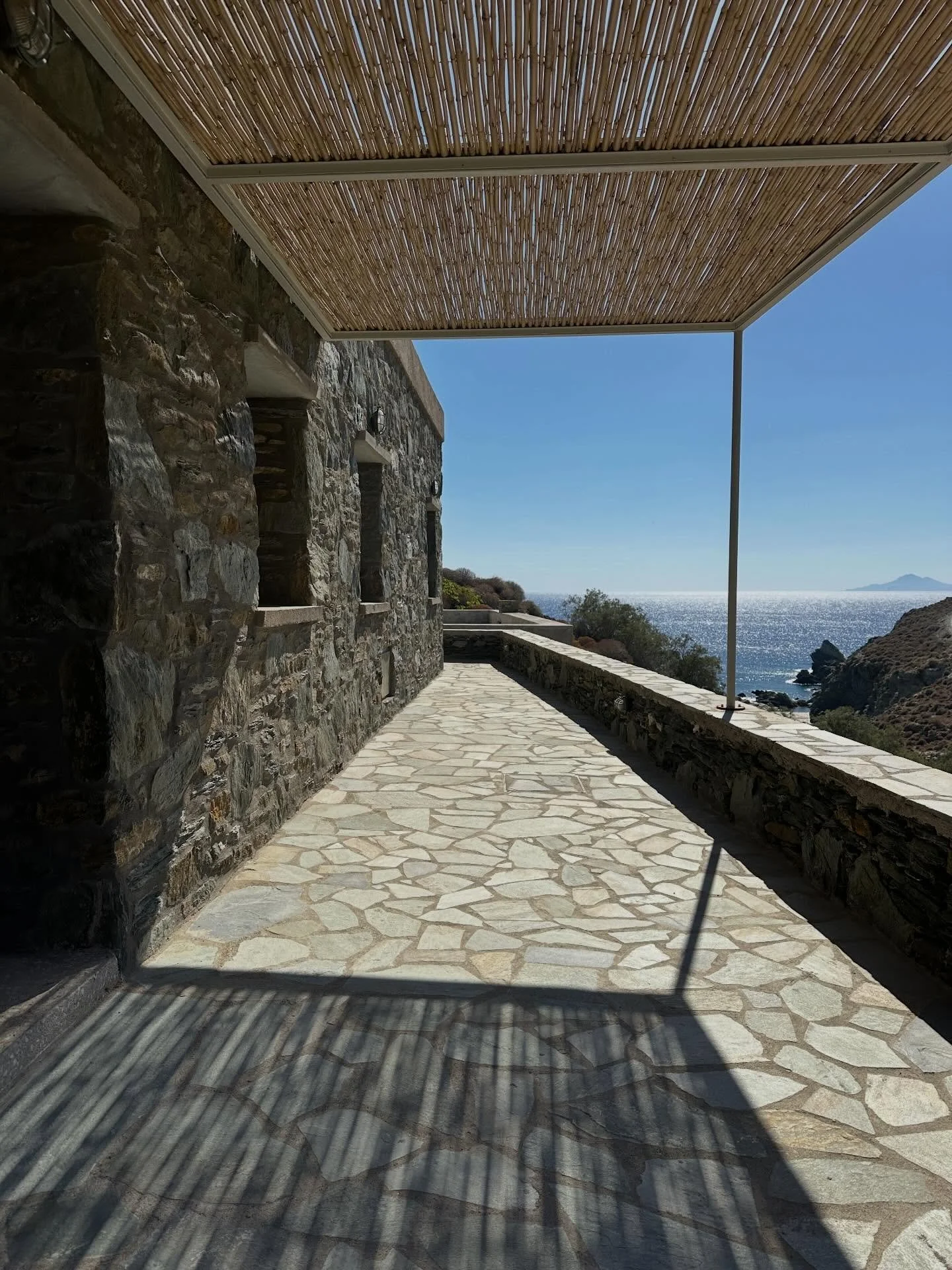 A place between land and horizon.
Summer, uninterrupted.

SPINA.