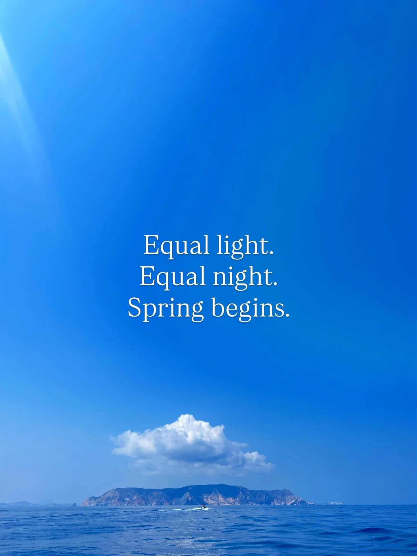 The island wakes up slowly.
Light returns,
the wind softens,
the season begins.
Spring at SPINA.