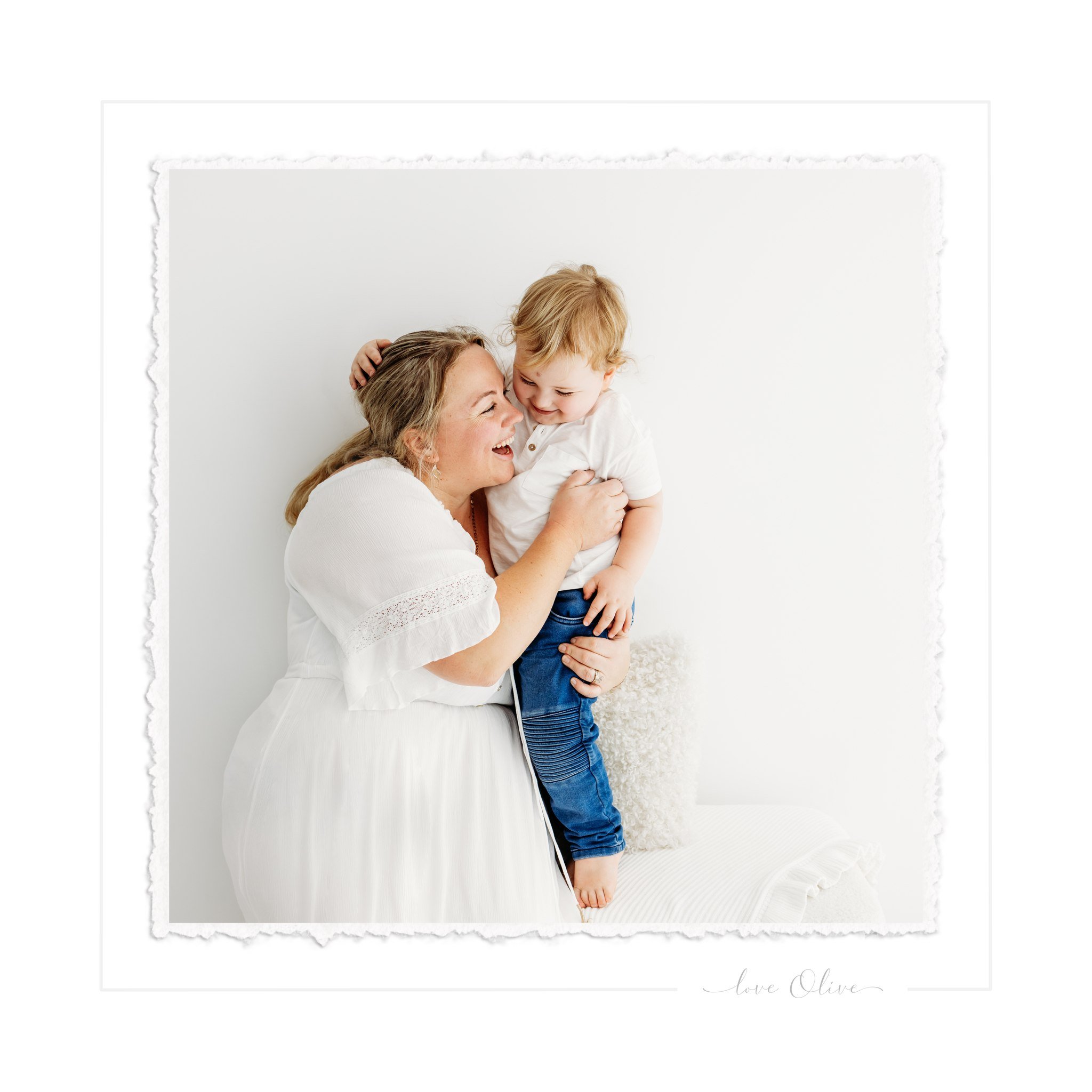 g i g g l e

Today in the studio we had a beautiful Mama + Mini Session and my cheeks hurt from smiling - this little guy had the most cheeky giggle 🤍