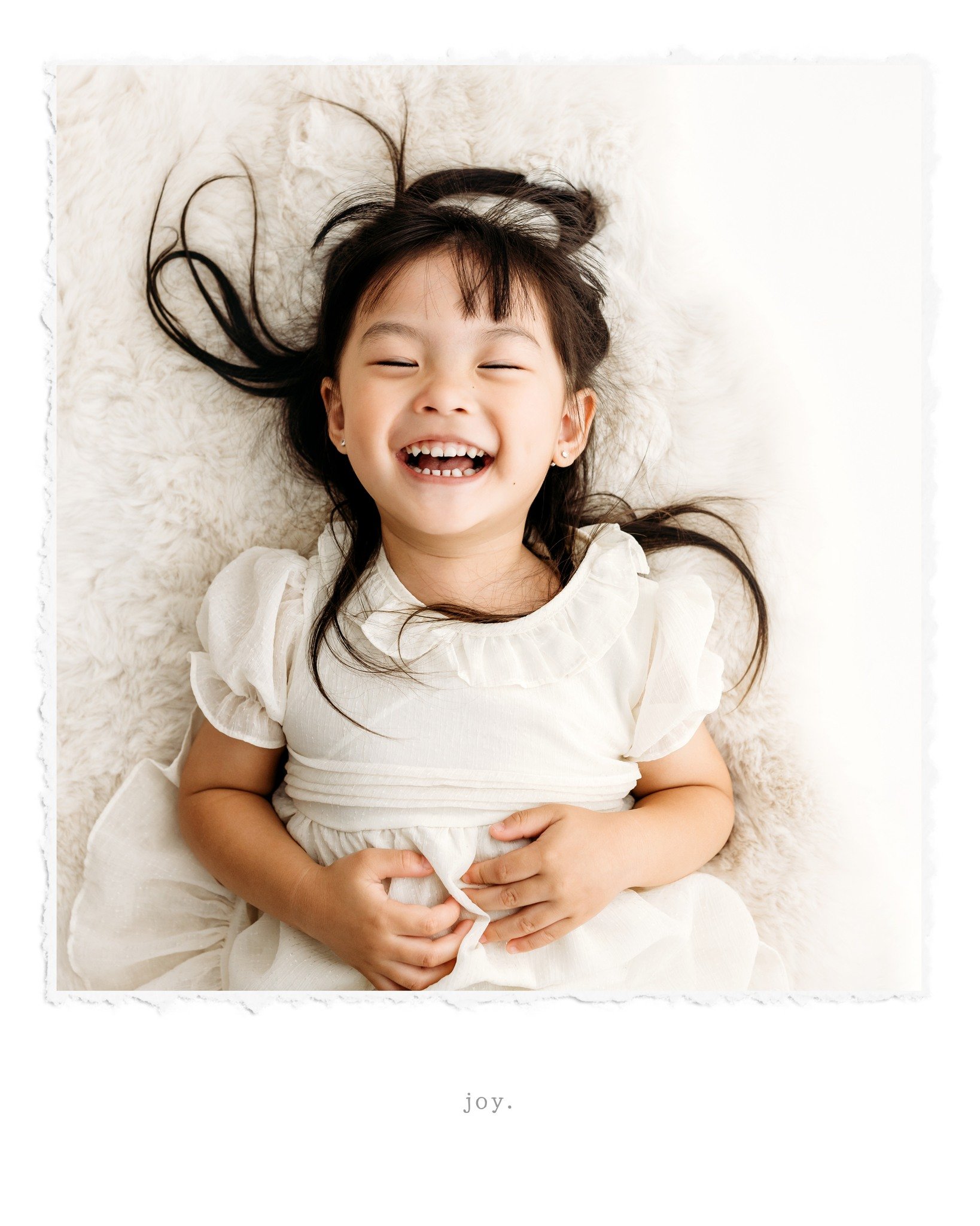 Creating a space where your little people feel safe enough to truly be themselves&hellip;
the giggles, the playful moments, the cheeky smiles and this kind of joy. ✨