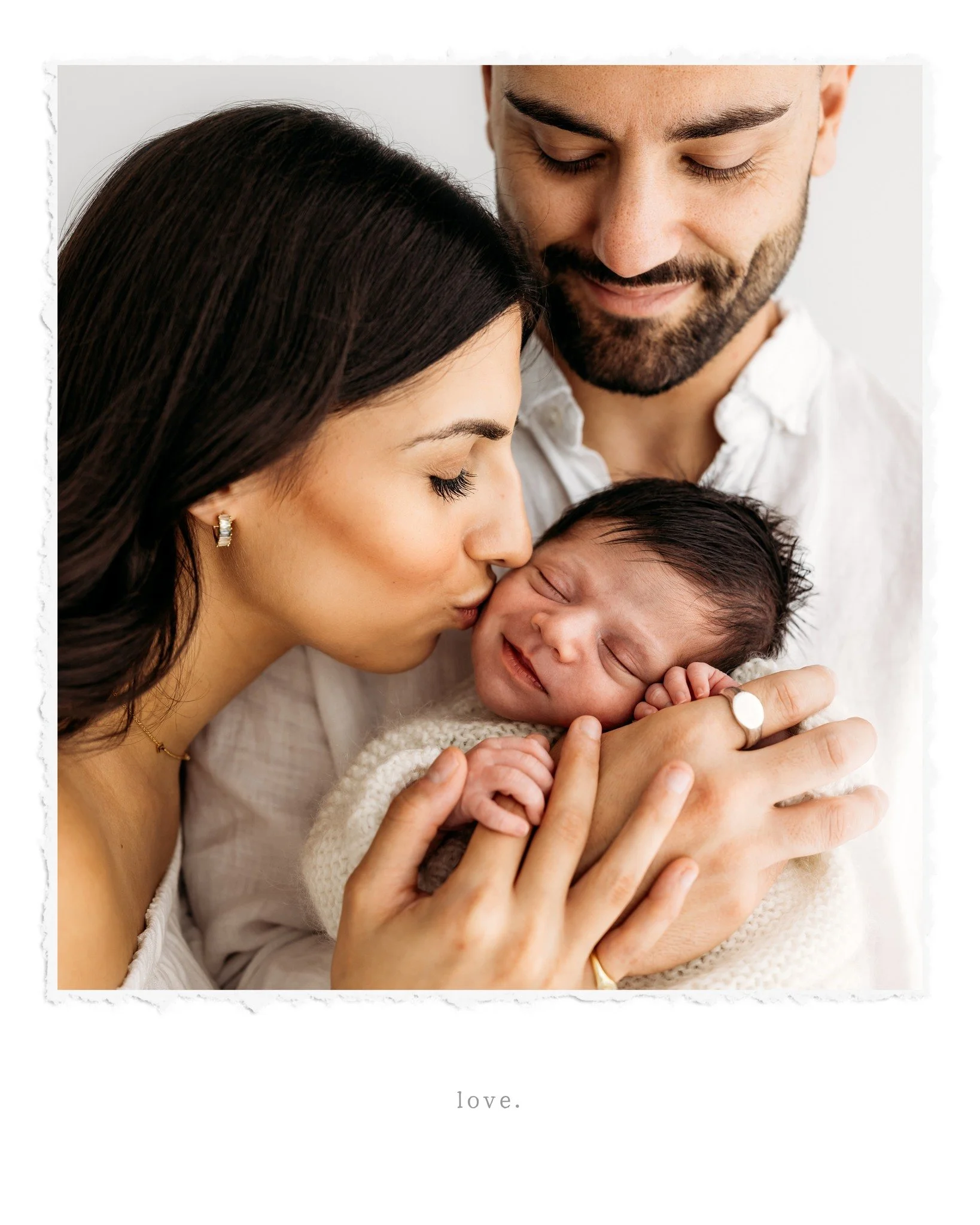 Love Bubble: Check
Teeny tiny hand hold: Check
The sweetest little smile: Check

The kind of moment that will live rent free in their hearts for the rest of their lives.

#perthnewbornphotographer
#newbornphotographyperth
#newbornphotography
#perthph