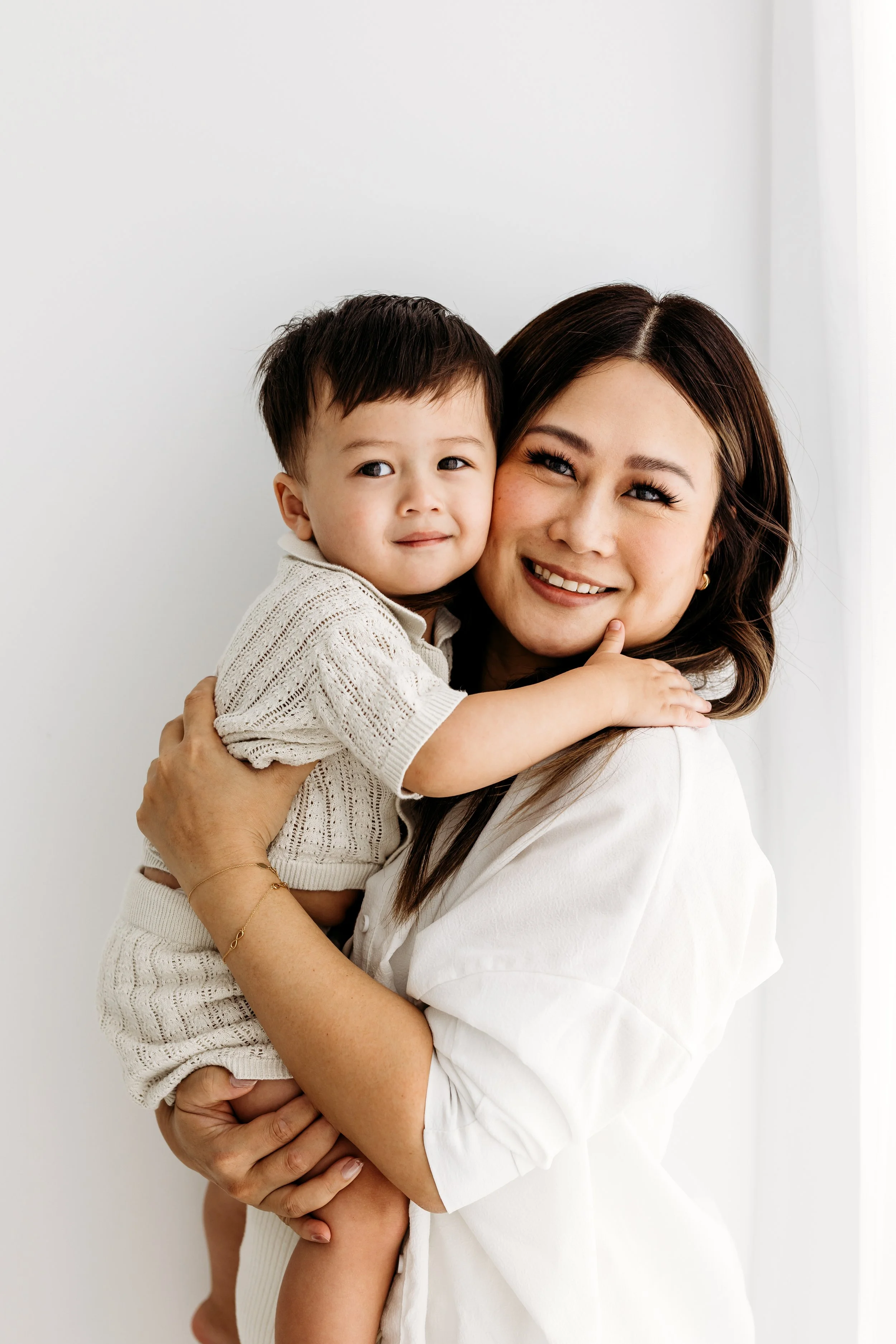 Mother cuddling her child during a relaxed motherhood photography session