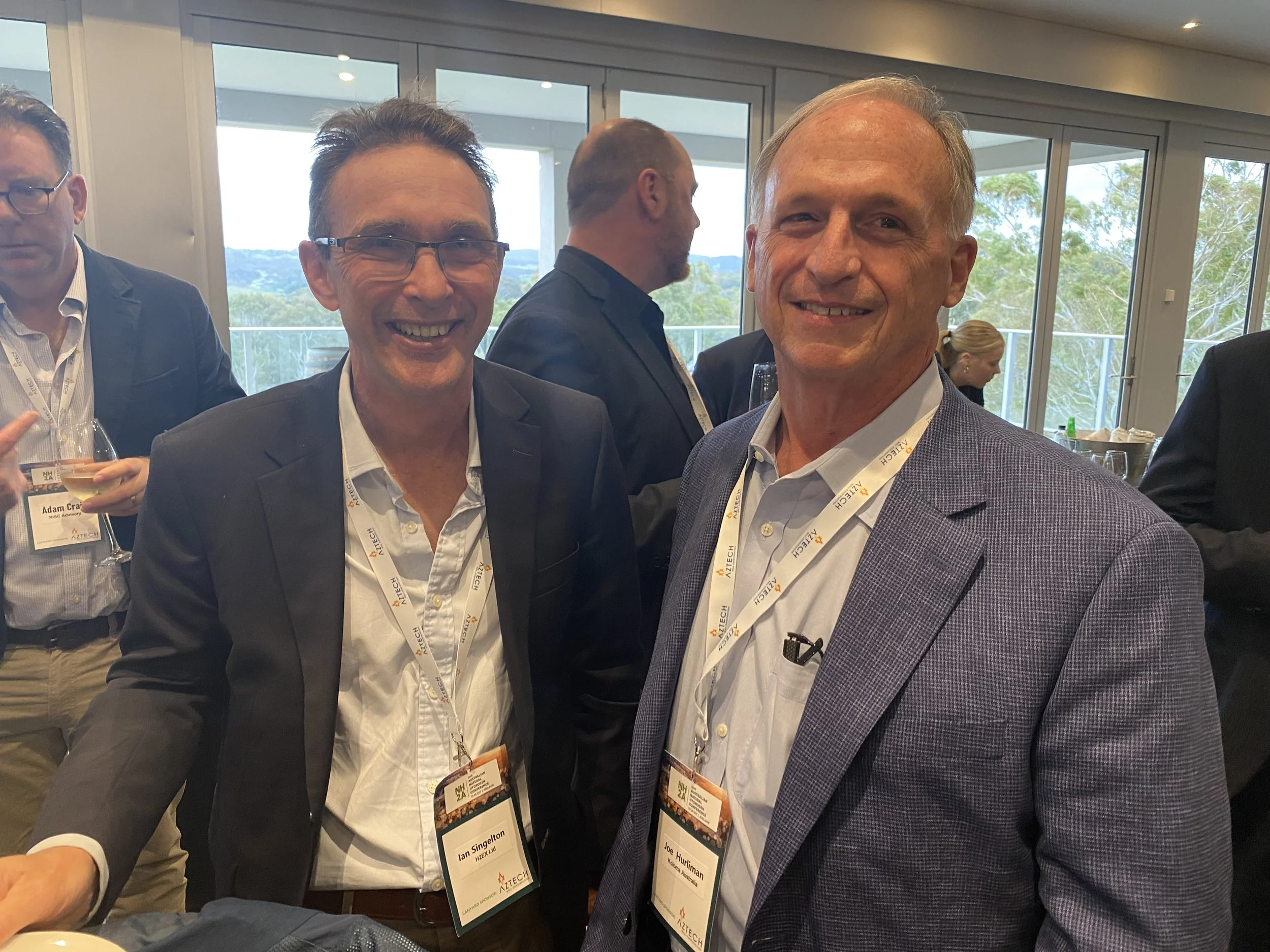 Ian Singelton (H2EX, left) and Joe Hurliman (Koloma Australia).