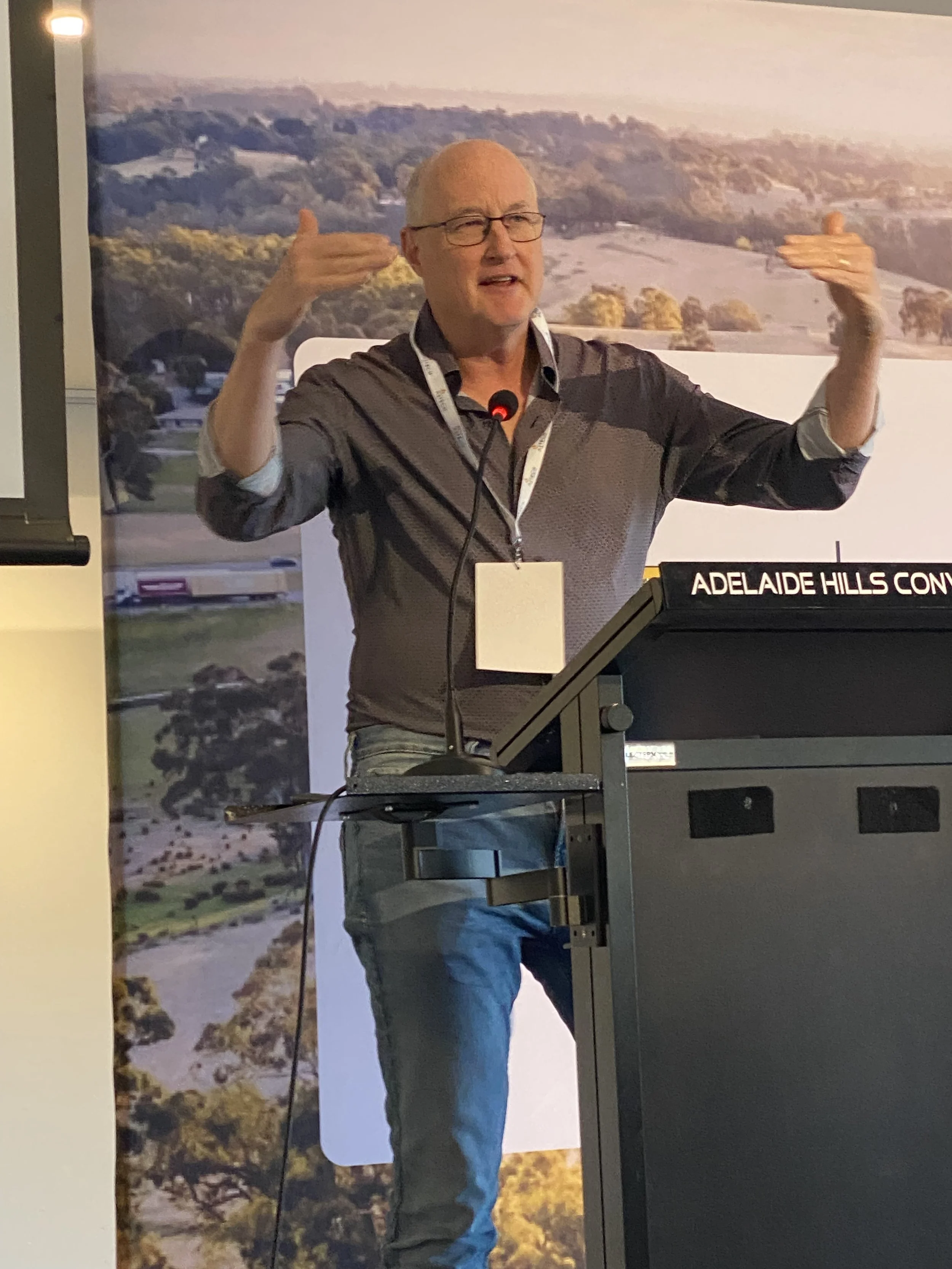 CalTech keynote speaker John Eiler gave a captivating talk on the challenges getting natural hydrogen to surface.